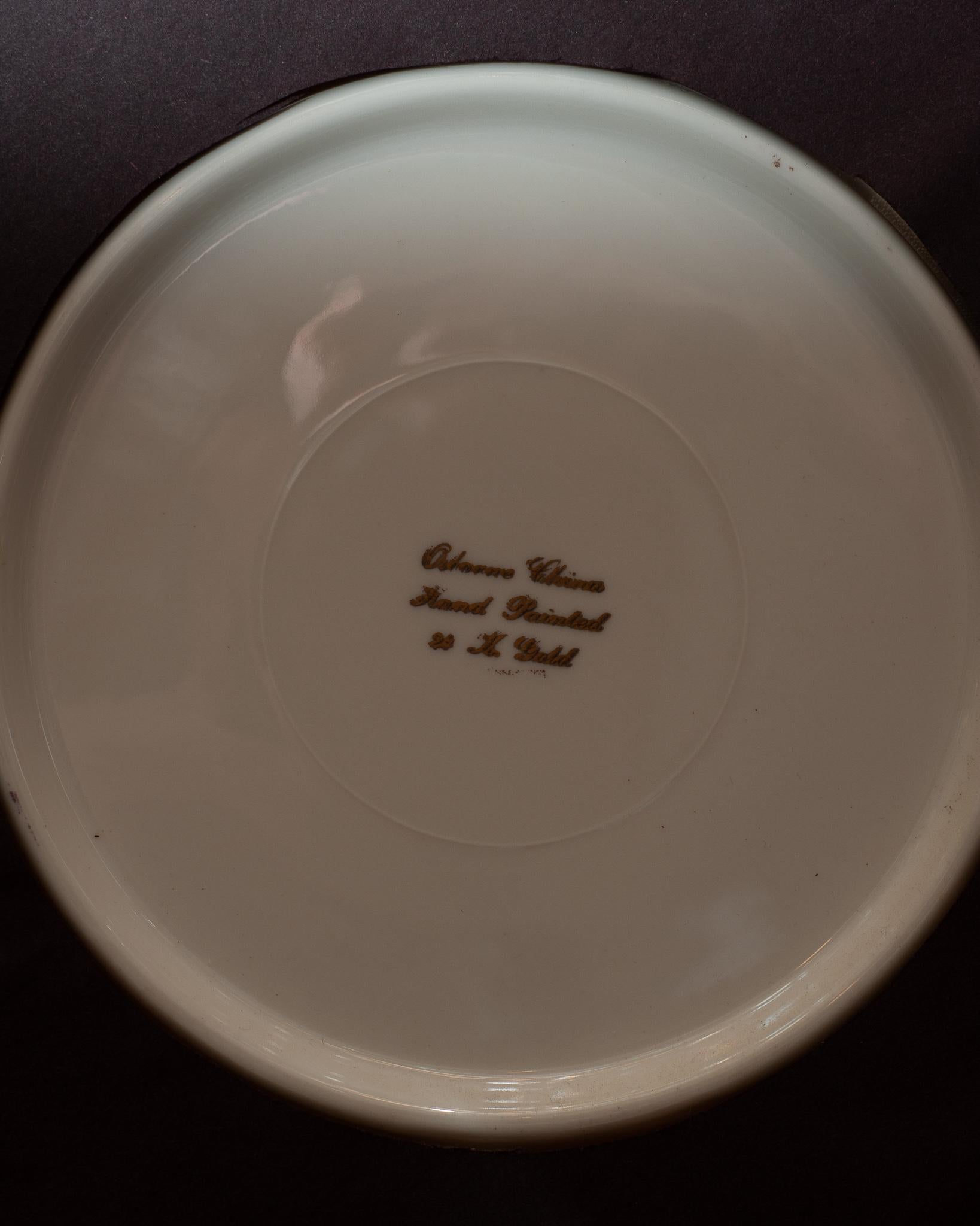 Antiguo Plato de Vajilla Osborne Pintado a Mano Montado en Marco de Madera Tallada Dorada en Bueno Estado en Toronto, ON