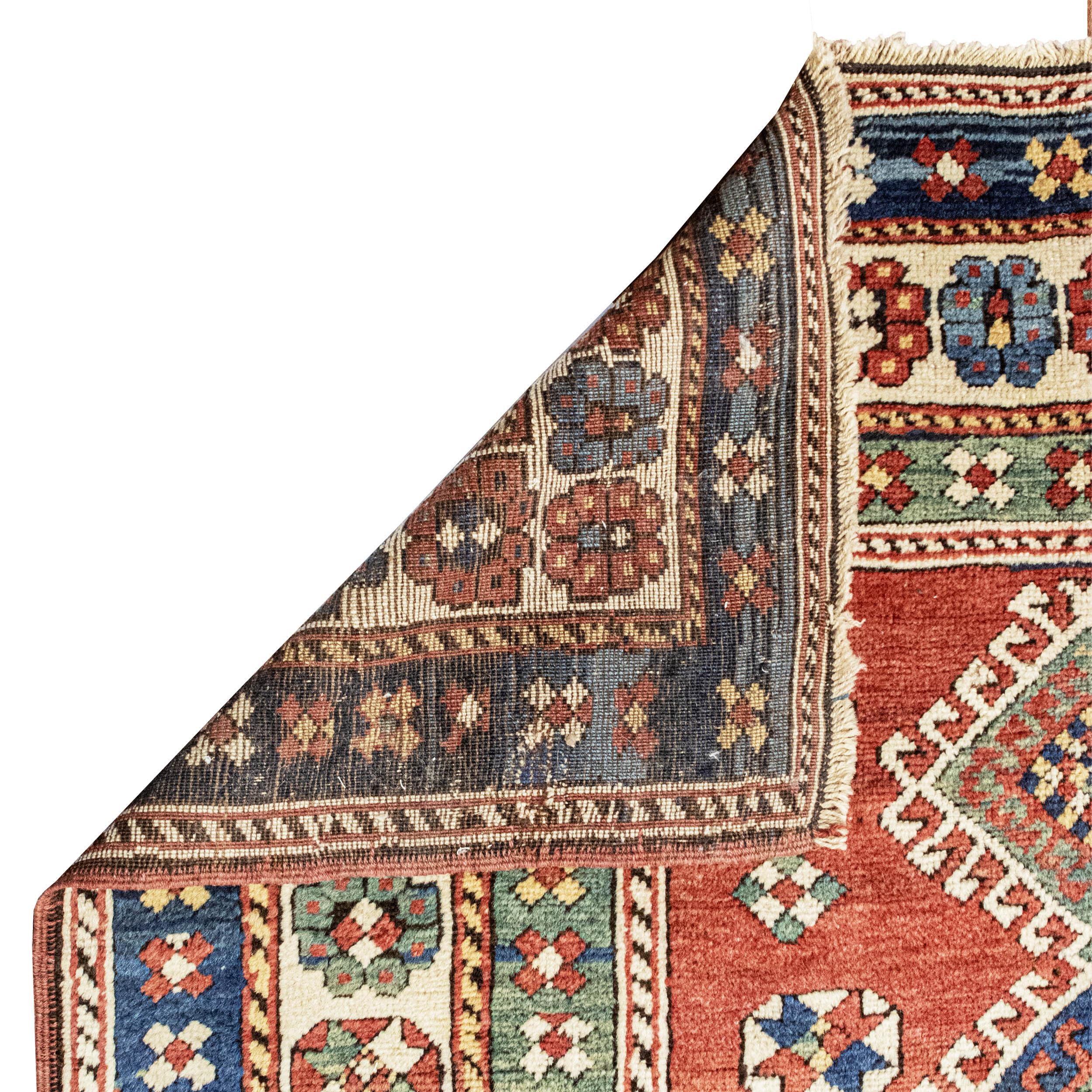 Antiker handgewebter, luxuriöser Kazak-Woll-Läufer in Rot / Elfenbein 4'4