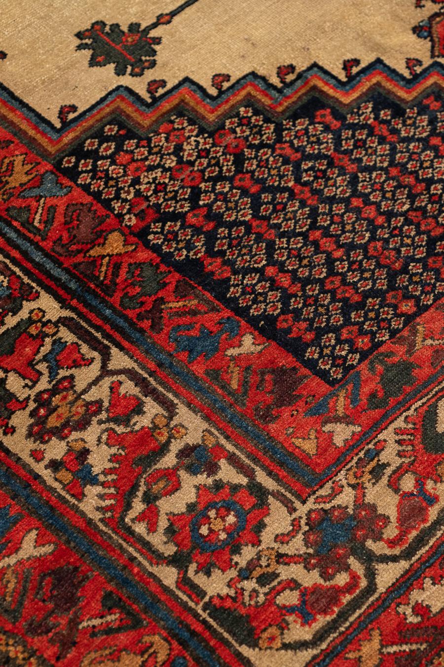 Antiker handgewebter Malayer-Wollteppich mit zentralem Medaillon und geometrischer Bordüre (Handgeknüpft) im Angebot