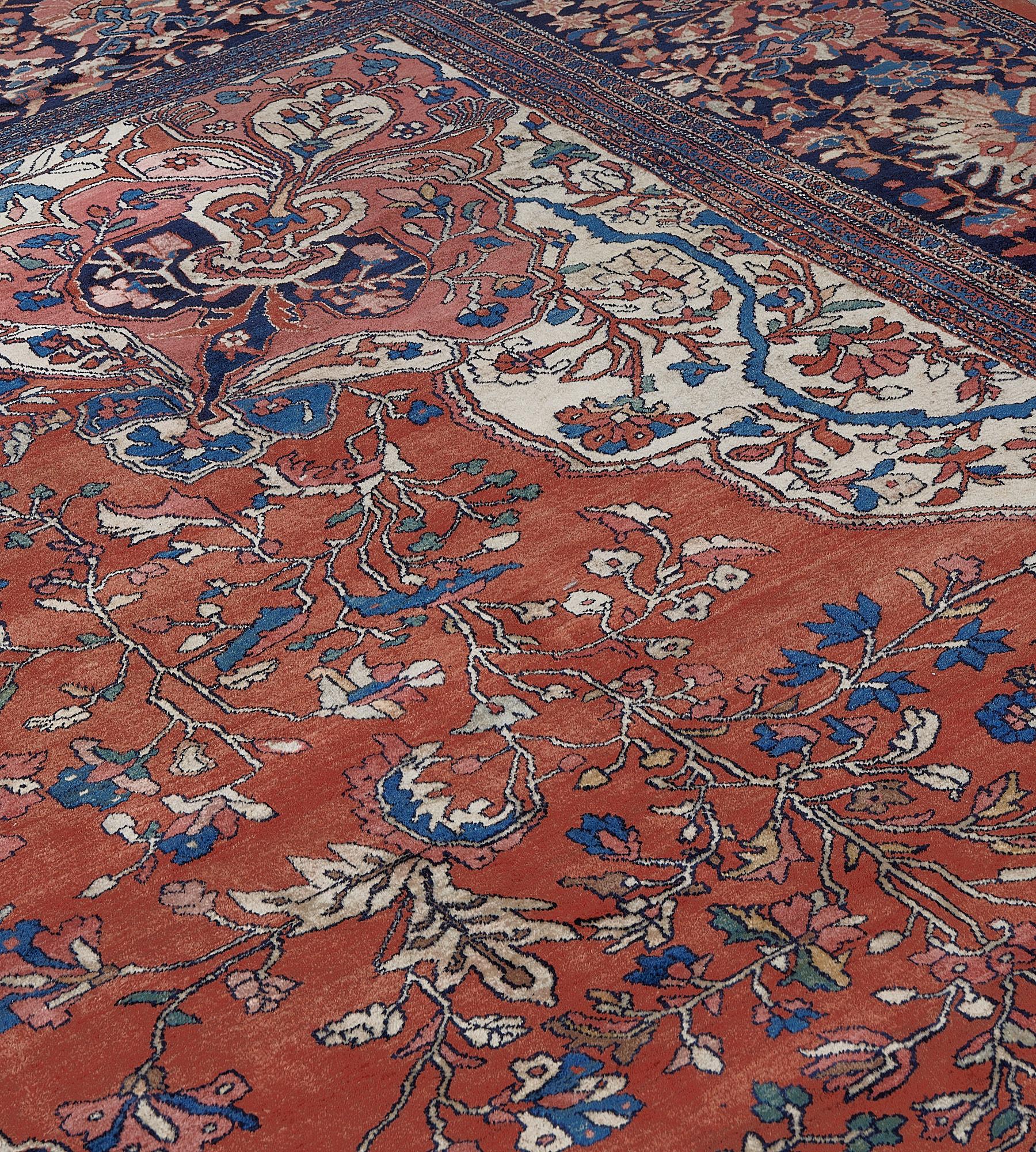 Antique Handwoven Persian Faraghan Rug in Perfect Condition For Sale 5