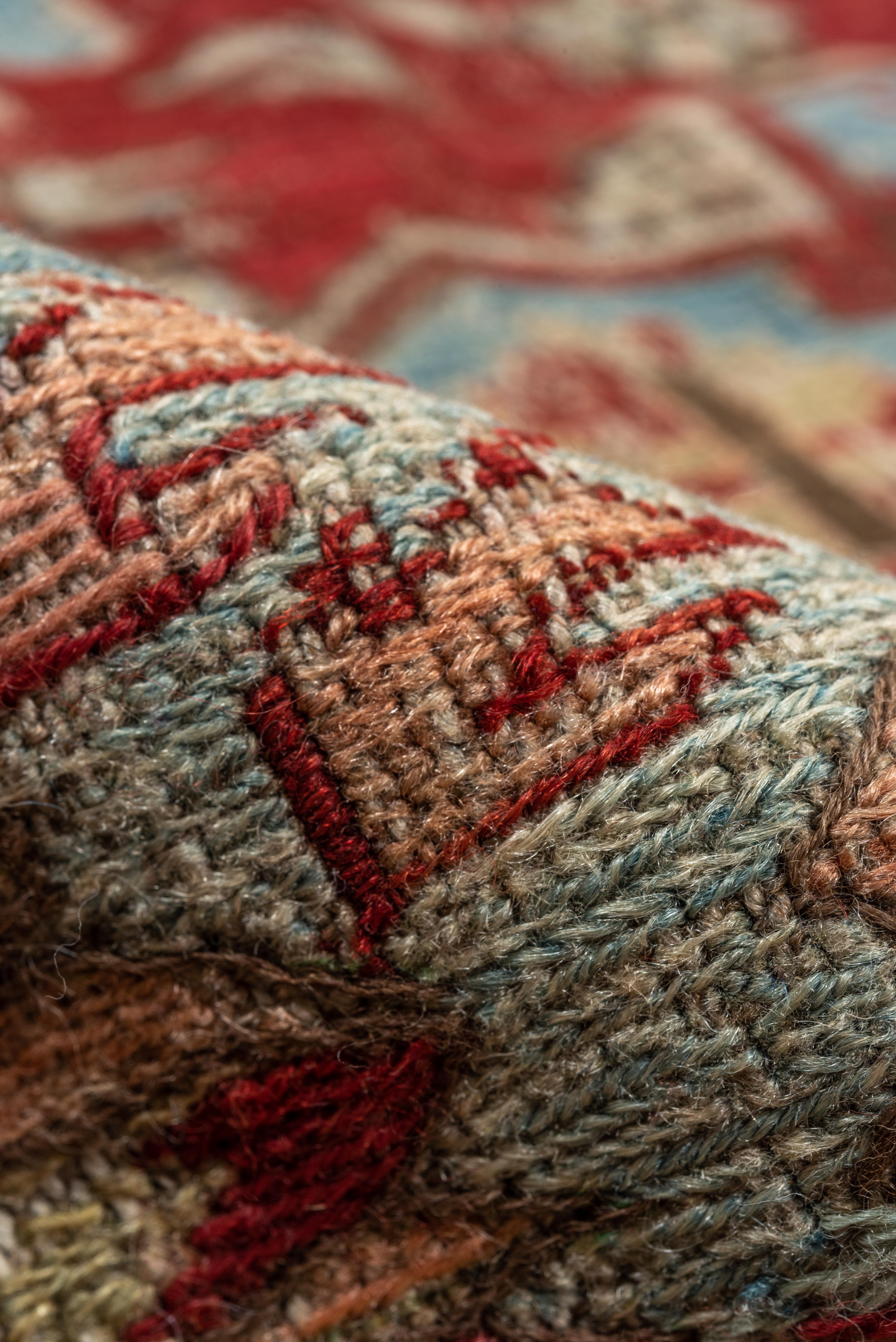 20ième siècle Tapis ancien Sumak tissé à la main champ rouille doux avec médaillon palmette treillis en vente