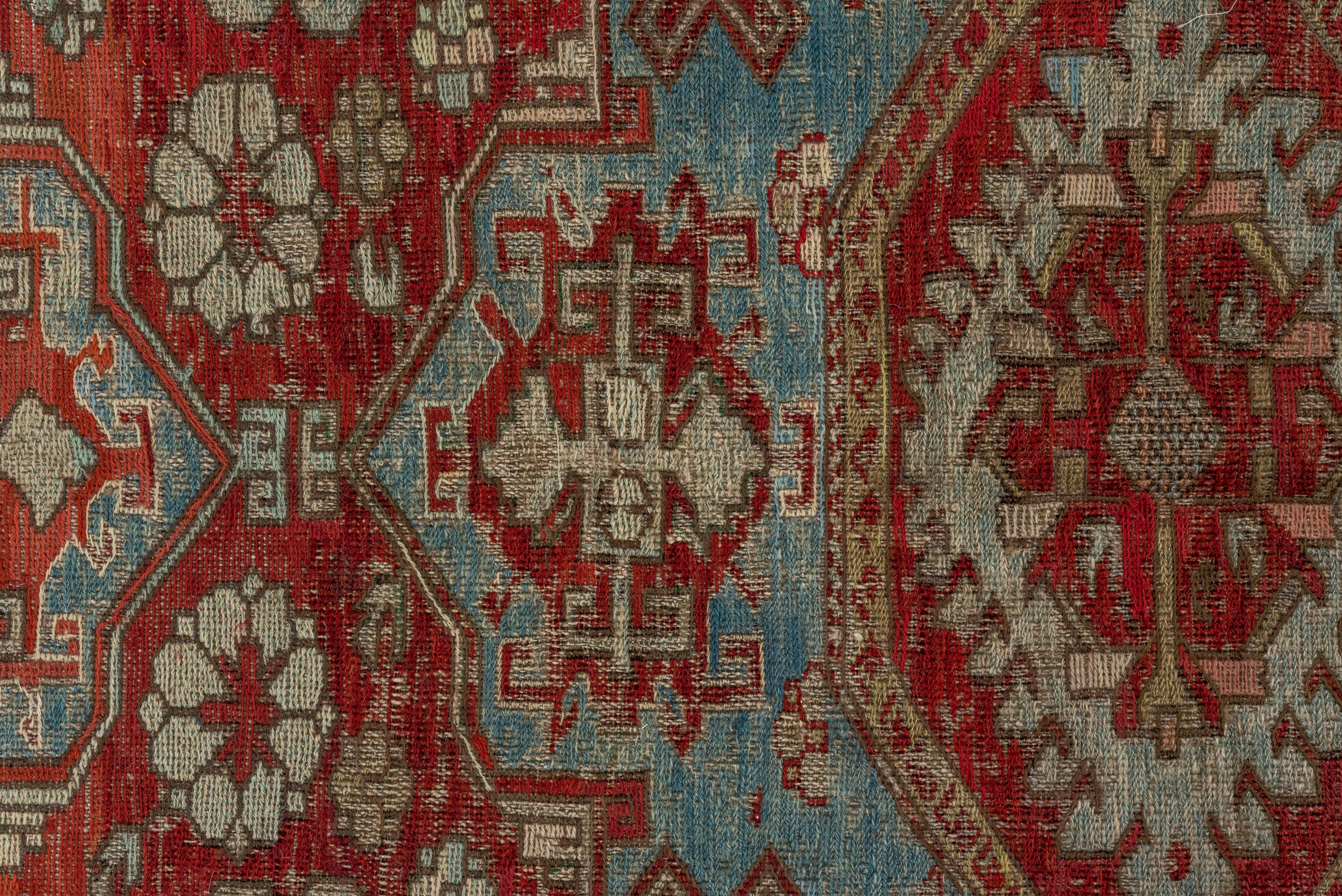 Tapis ancien Sumak tissé à la main champ rouille doux avec médaillon palmette treillis en vente 2