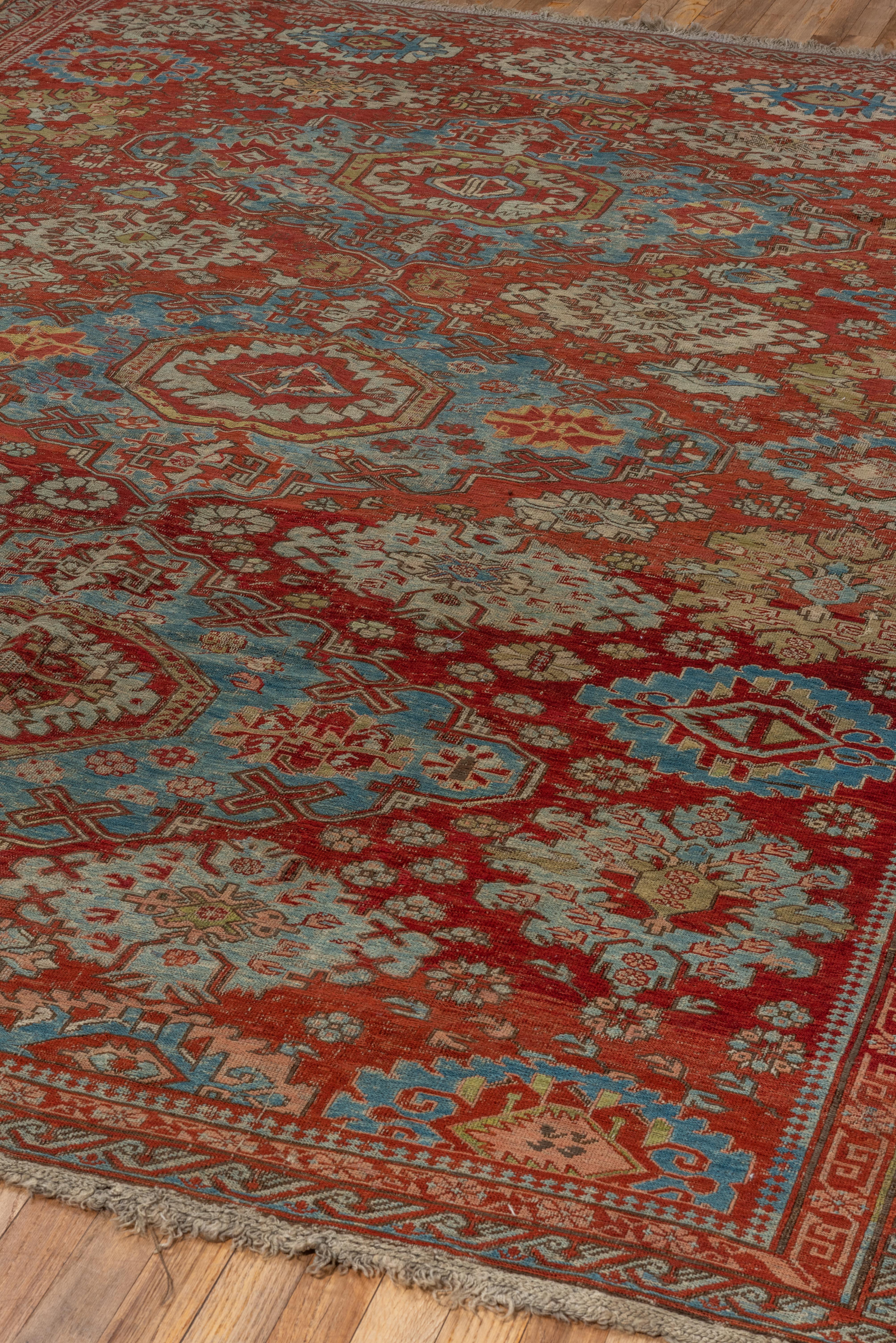 Tapis ancien Sumak tissé à la main champ rouille doux avec médaillon palmette treillis en vente 3