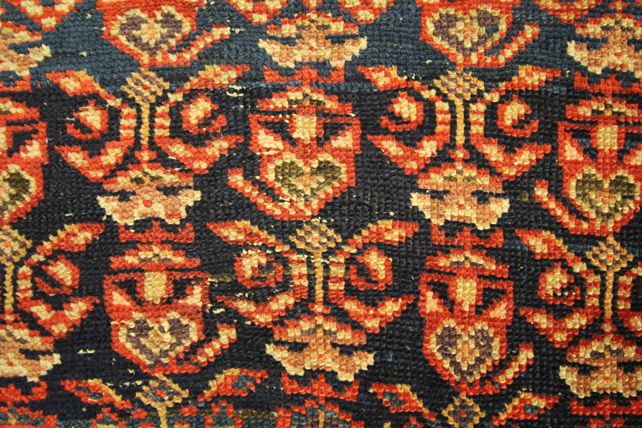 Teinture végétale Tapis traditionnel ancien en laine tissé à la main rouge rouille Tapis oriental en vente