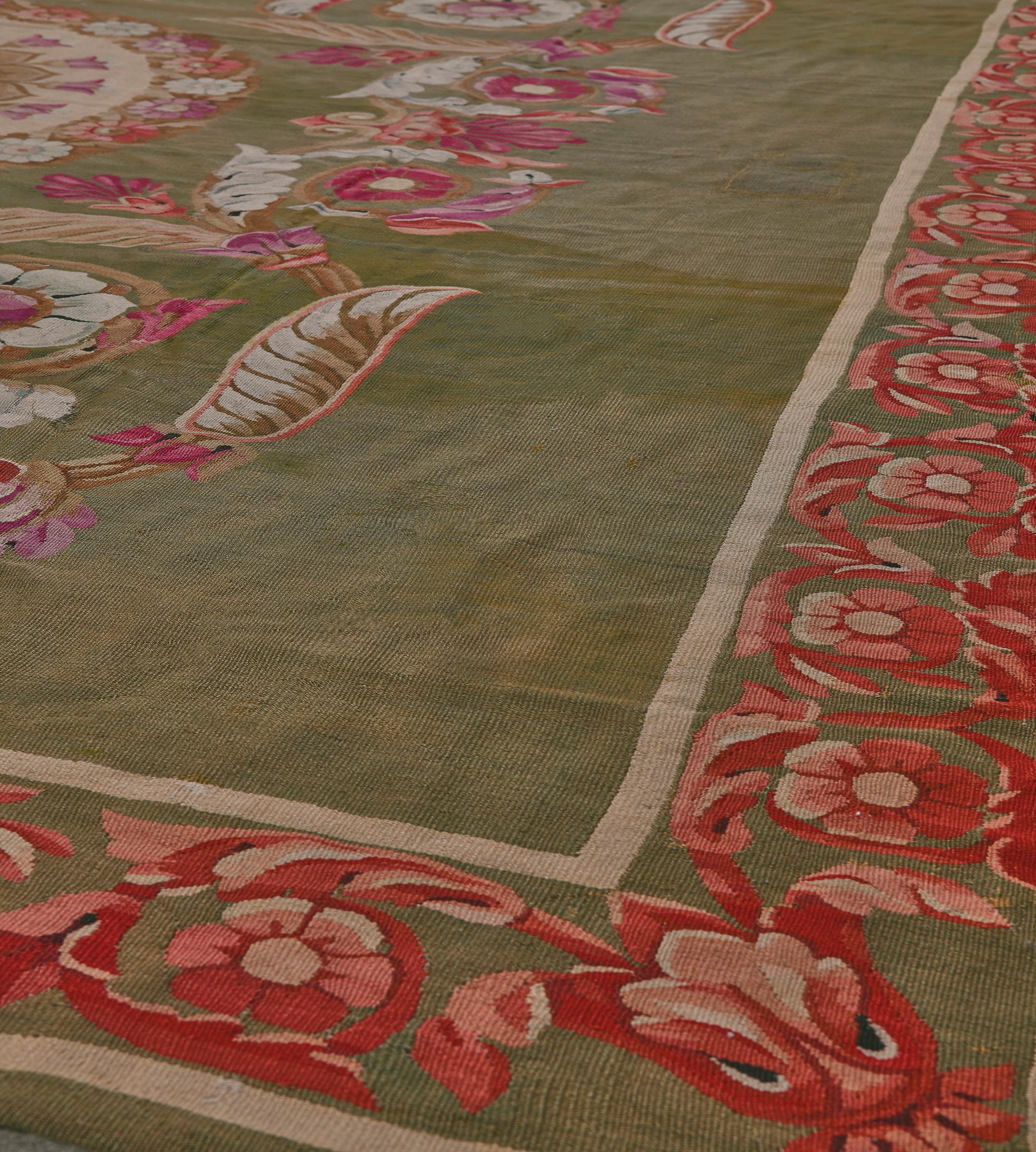 XIX secolo Tappeto Aubusson francese antico tessuto a mano in lana verde e floreale in vendita