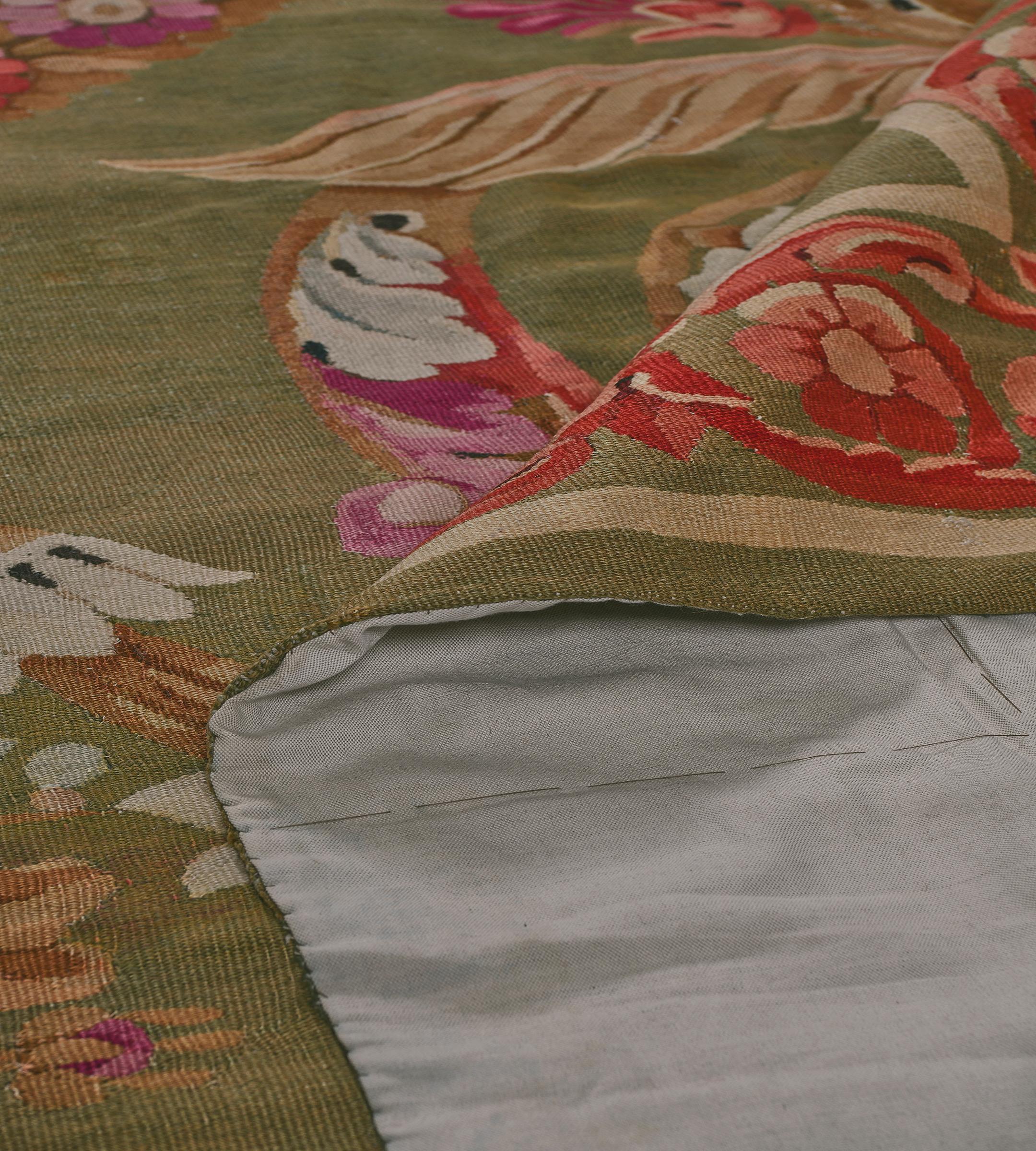 Tappeto Aubusson francese antico tessuto a mano in lana verde e floreale in vendita 2