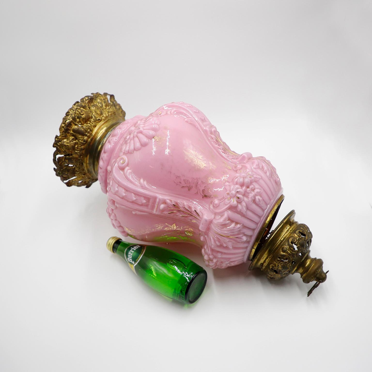 Inizio XX secolo Antica lanterna a candela appesa in un raro colore rosa in vendita