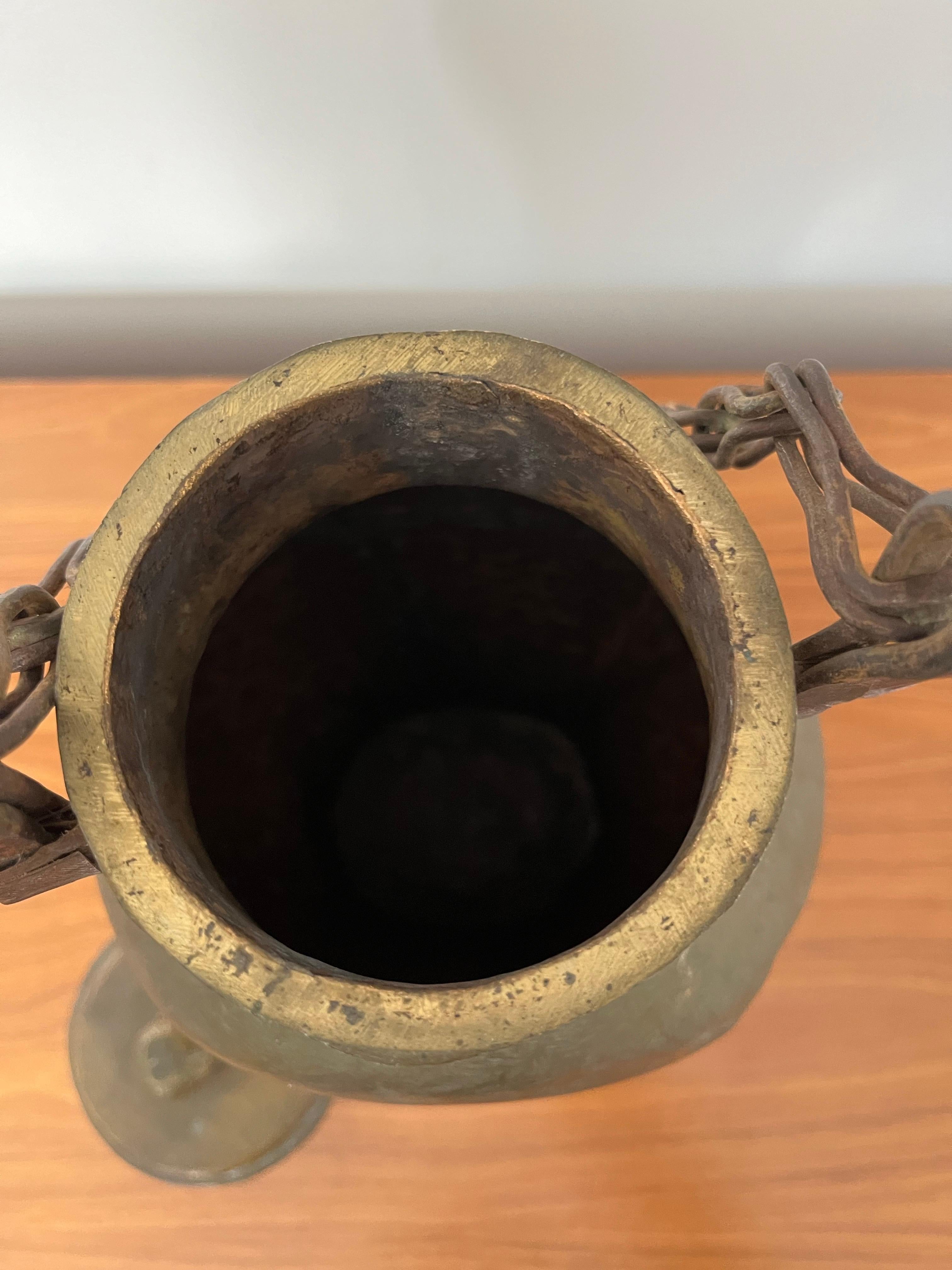 Cuivre Vase à eau ou à huile suspendu en cuivre antique en vente