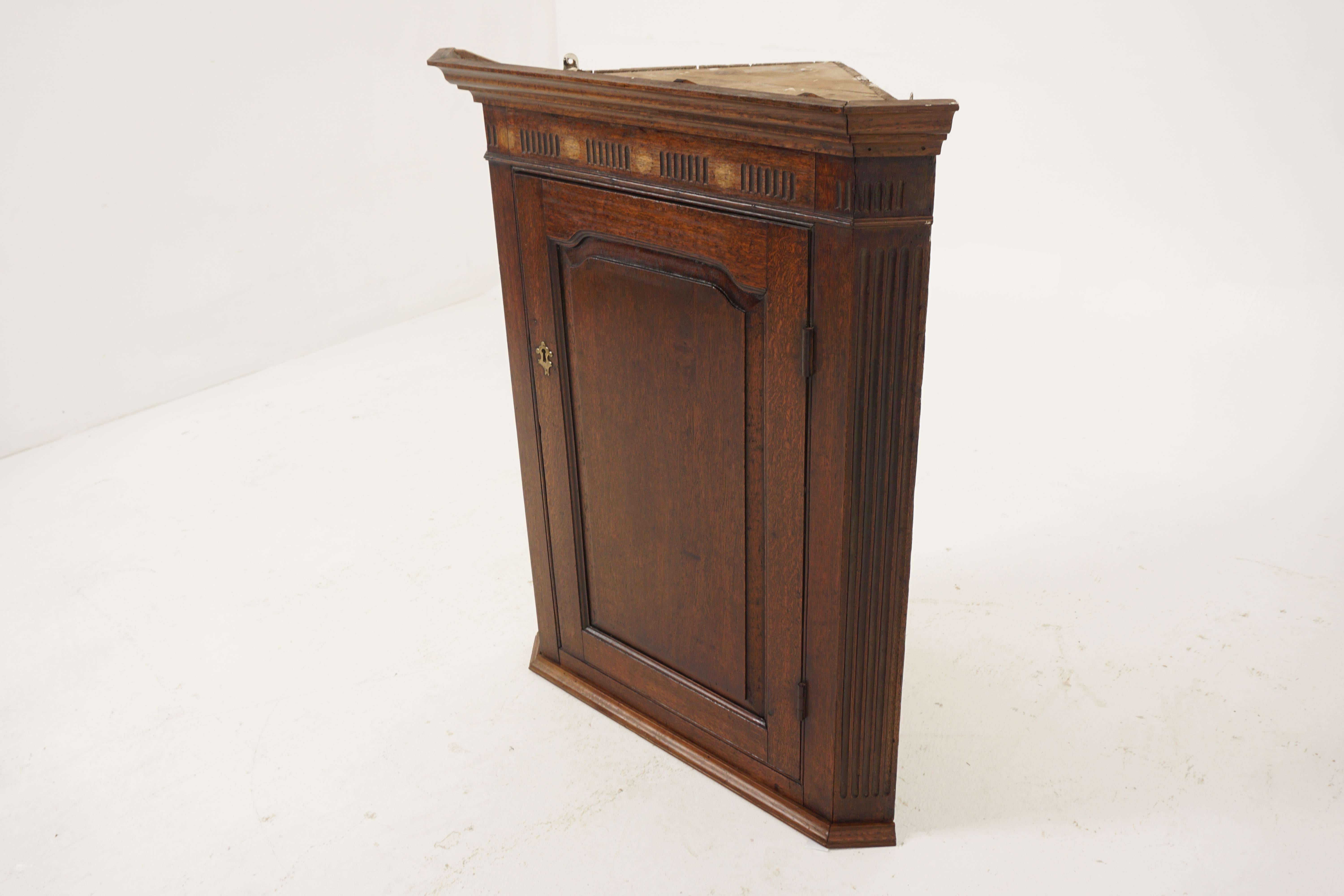 Écossais Antique armoire d'angle suspendue, géorgienne, incrustée, chêne, Écosse 1830, H263 en vente