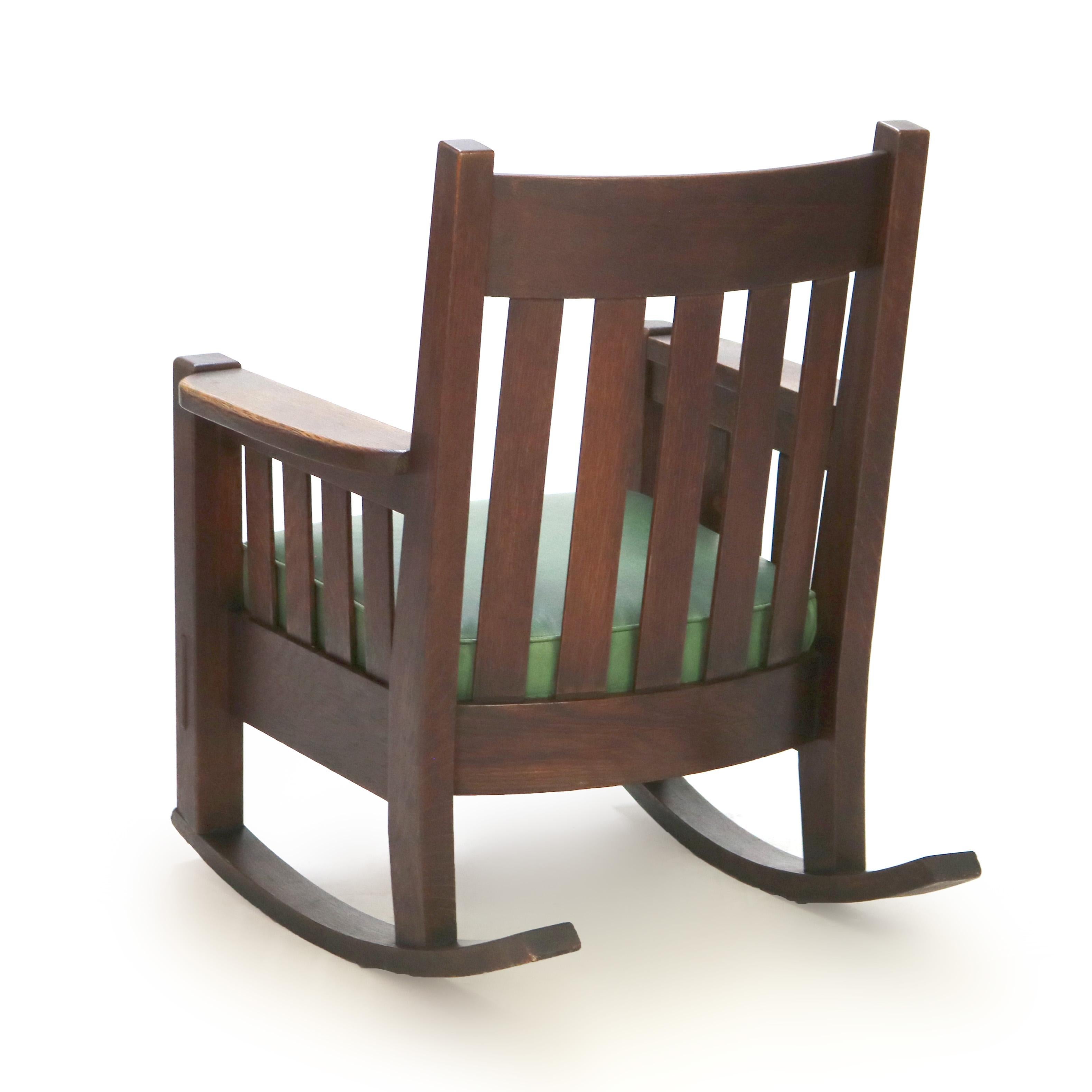Antique Harden Line Arts & Crafts Mission Oak Rocking Chair c1910 In Good Condition In Big Flats, NY