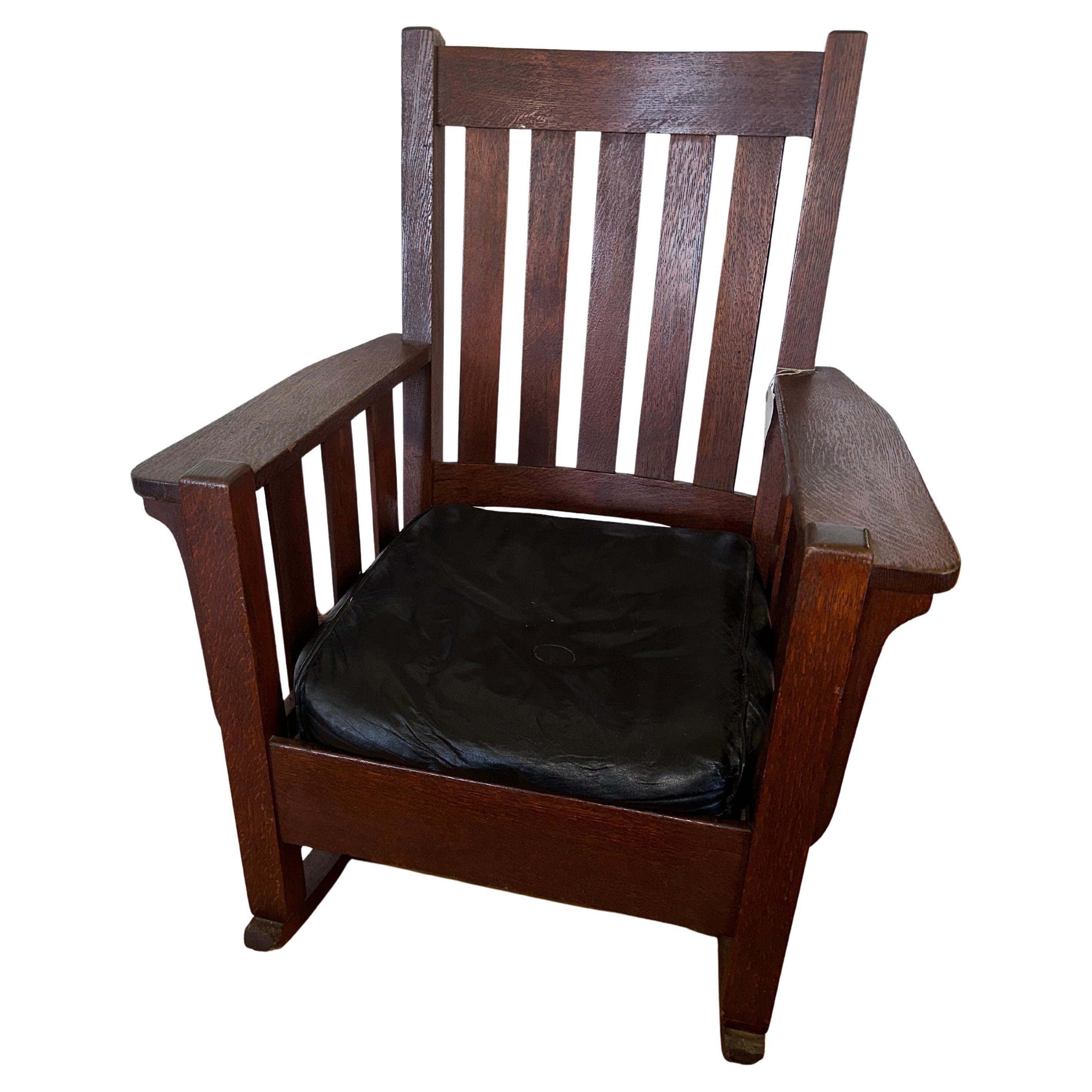 ANTIQUE good    HARDING   Rocking Chair in Good Condition - W991