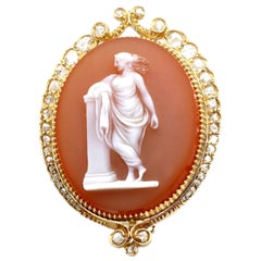 Antiguo Broche Camafeo de Oro Amarillo con Piedra Dura y Diamantes