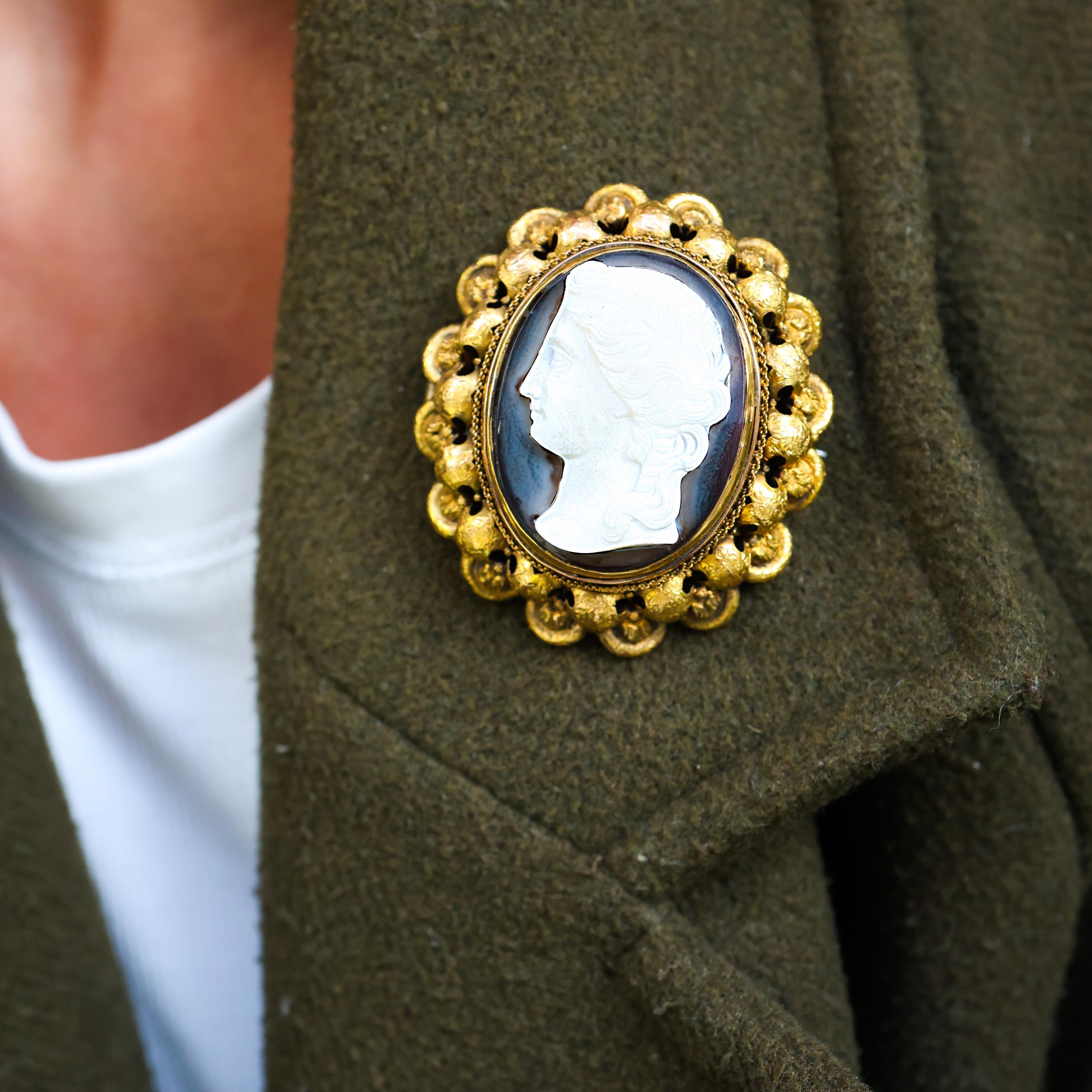 Antique Hardstone Sardonyx Cameo and Gold Brooch, Circa 1875 For Sale 1