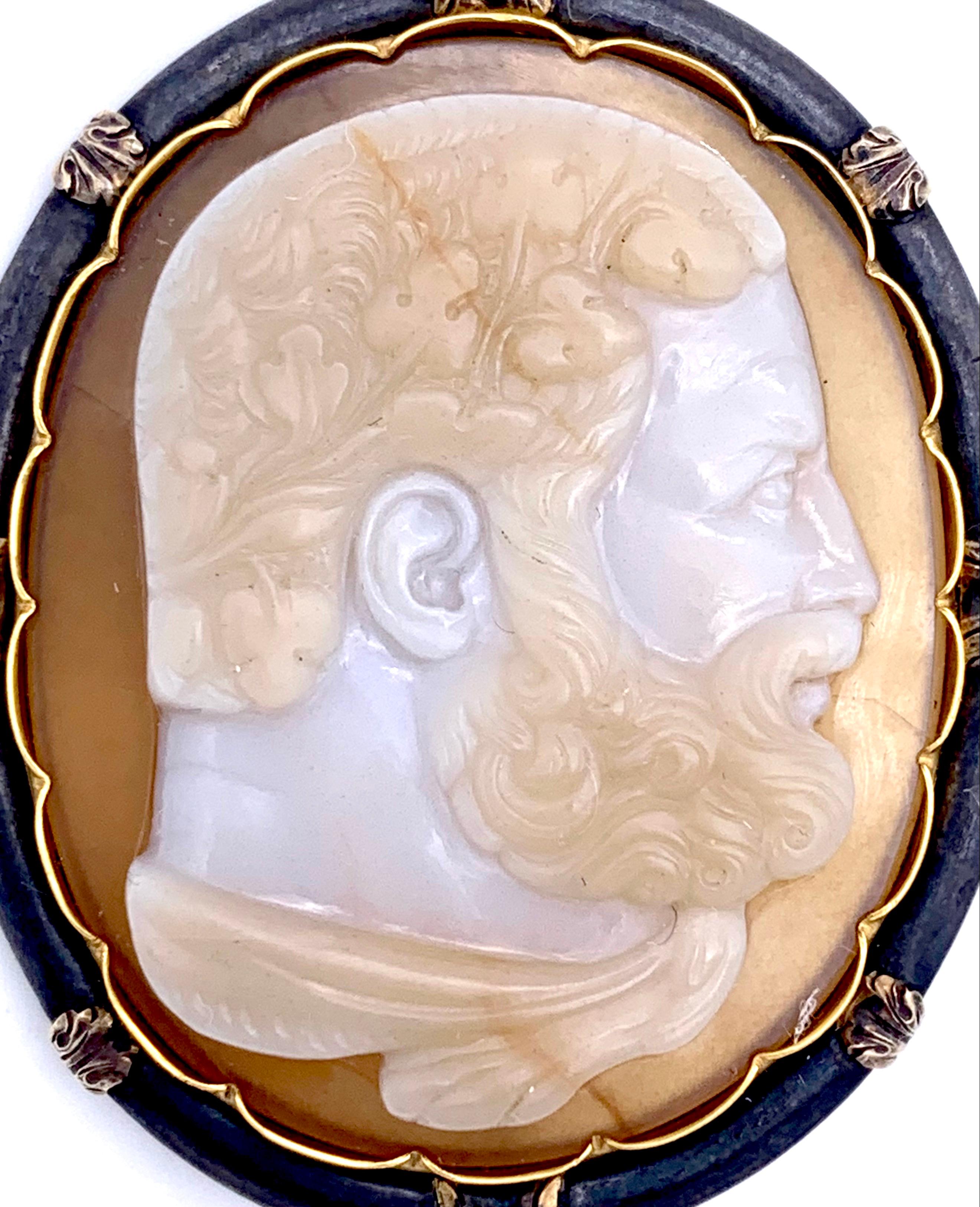 Antikes antikes Sardonyx-Kamee-Porträt aus Hartstein mit Profil eines bärtigen Gentleman (Ovalschliff) im Angebot