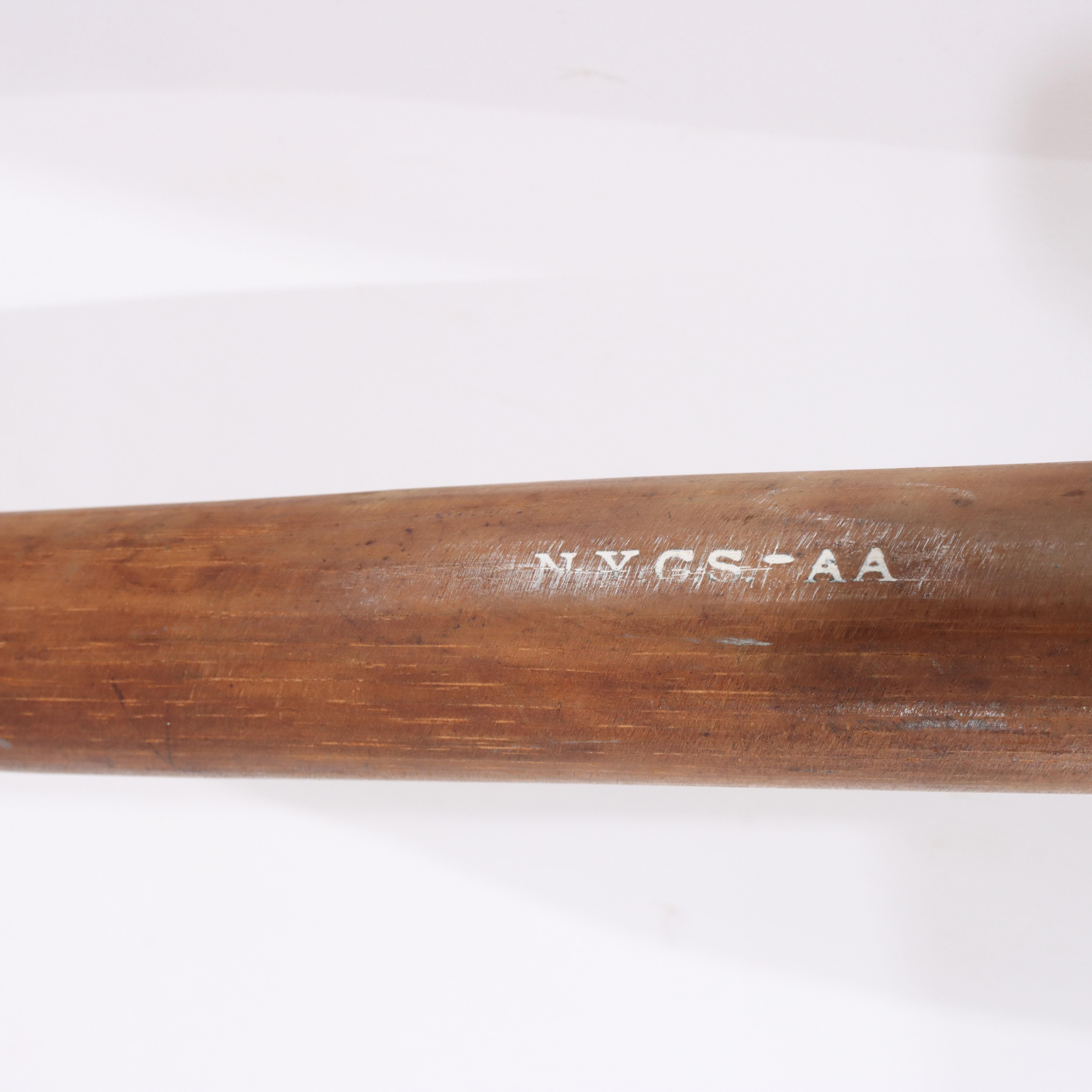 20ième siècle Ancienne batte de baseball en bois dur estampillée NYGS-AA C1900 en vente