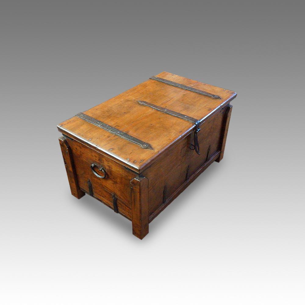 Antique hardwood merchant chest
This antique merchant chest was first crafted in the first half of the 19th century. using an Indian hardwood, it is very much of the grain and tone of European walnut.
Originally this merchant chest was made to be