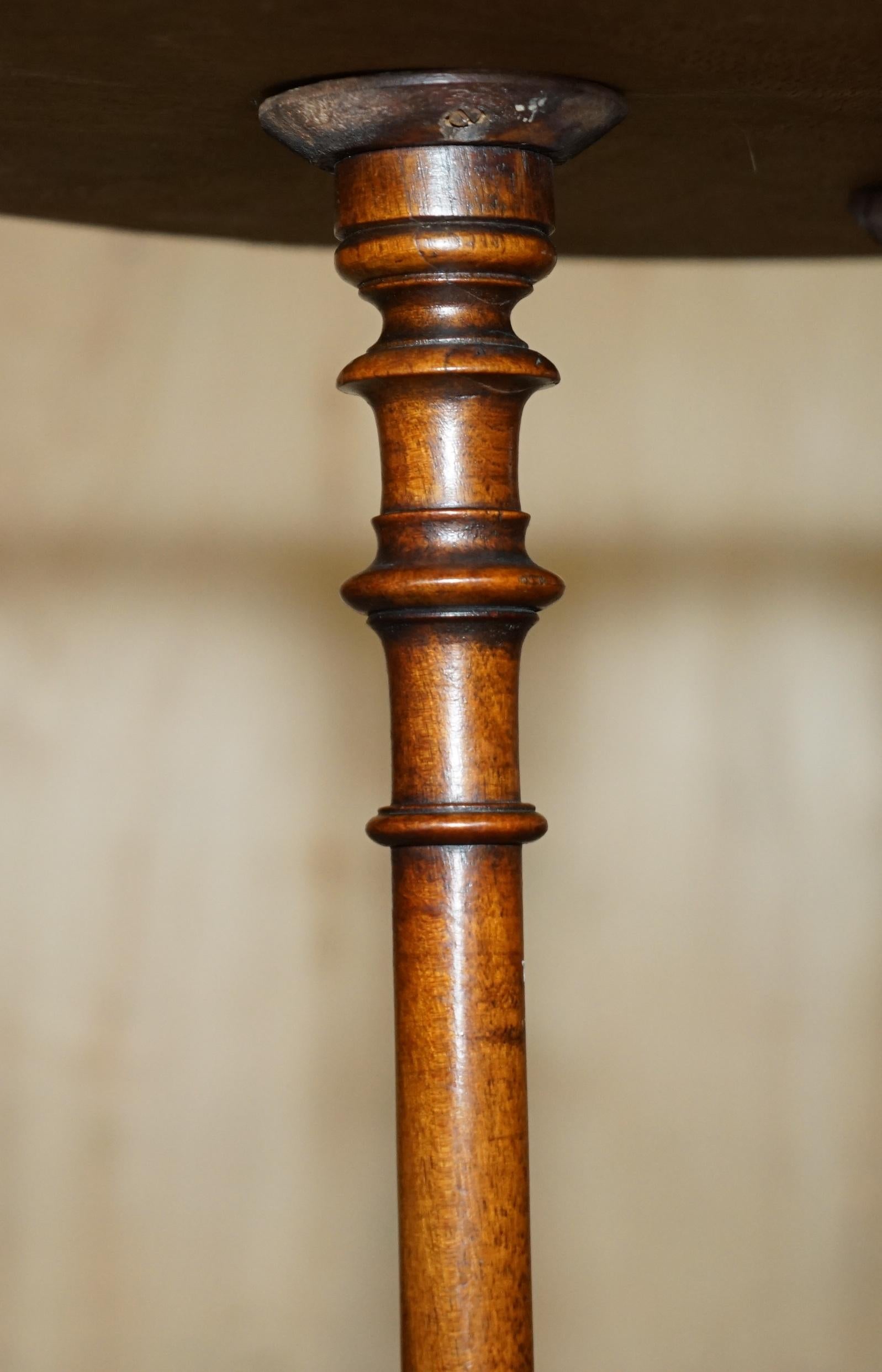 ANTIQUE HARDWOOD SATiNWOOD & WALNUT CHESS GAMES TABLE WITH LOVELY TURNED BASE im Angebot 4