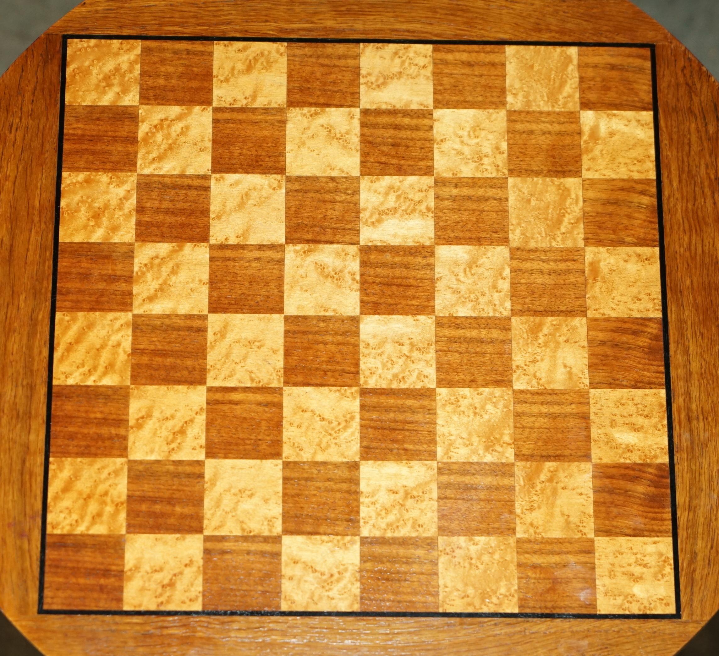 ANTIQUE HARDWOOD SATiNWOOD & WALNUT CHESS GAMES TABLE WITH LOVELY TURNED BASE (Englisch) im Angebot