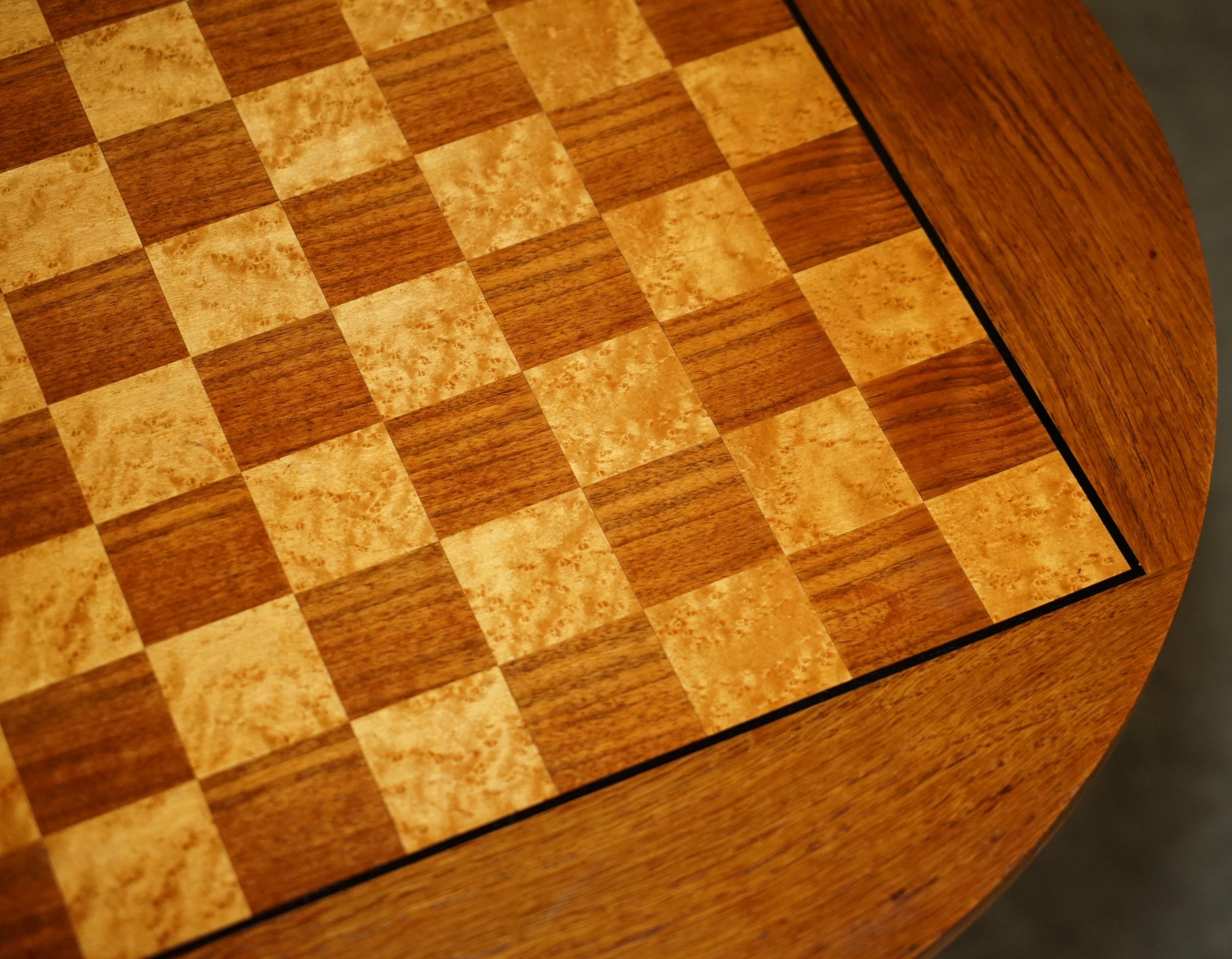 ANTIQUE HARDWOOD SATiNWOOD & WALNUT CHESS GAMES TABLE WITH LOVELY TURNED BASE im Zustand „Gut“ im Angebot in West Sussex, Pulborough