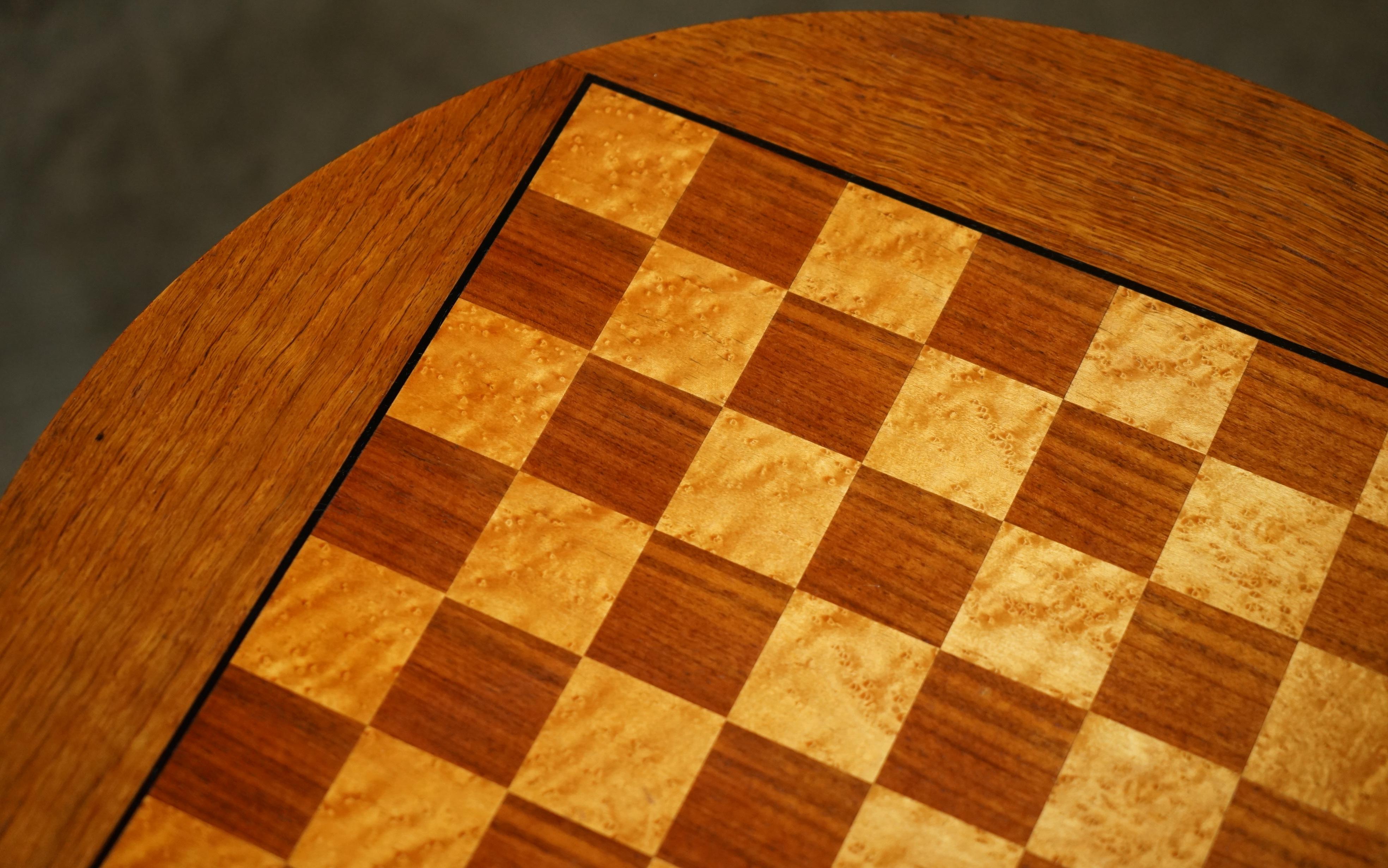 ANTIQUE HARDWOOD SATiNWOOD & WALNUT CHESS GAMES TABLE WITH LOVELY TURNED BASE (Spätes 19. Jahrhundert) im Angebot