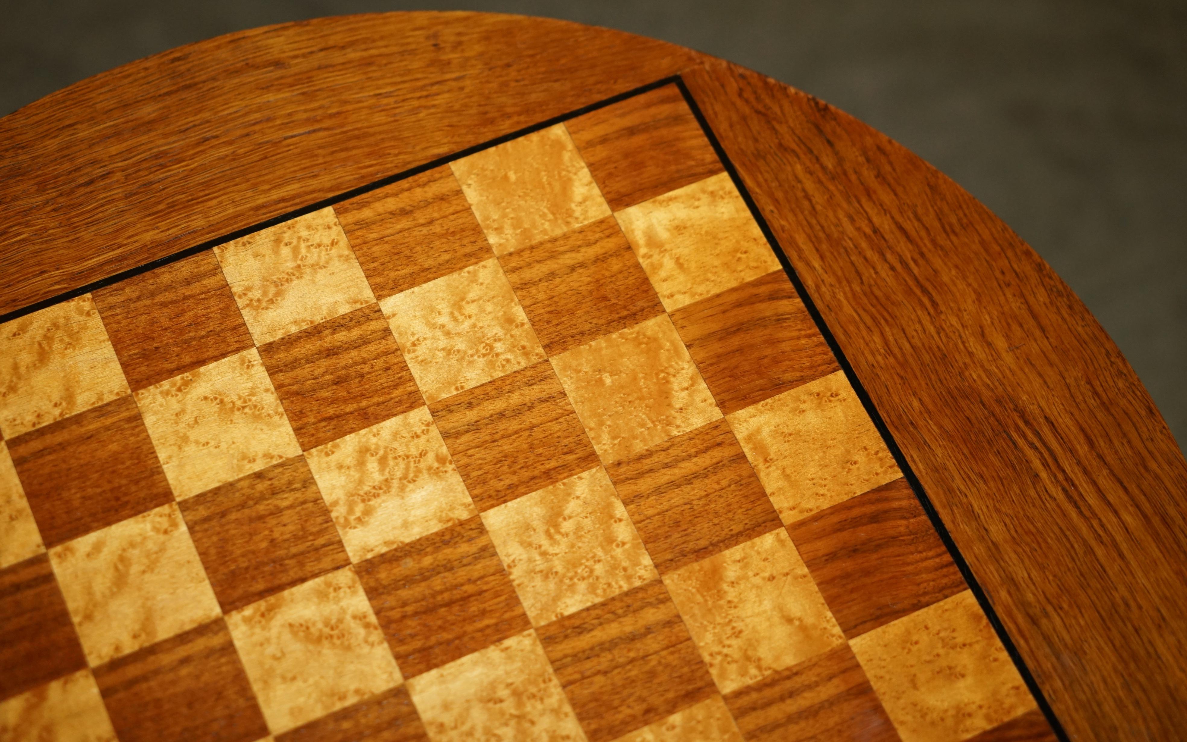 ANTIQUE HARDWOOD SATiNWOOD & WALNUT CHESS GAMES TABLE WITH LOVELY TURNED BASE (Seidenholz) im Angebot