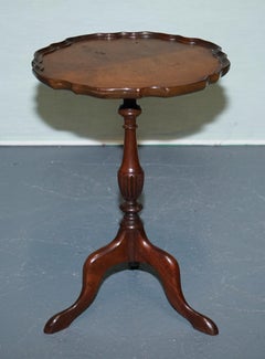 ANTIQUE HARDWOOD SCALLOPED EDGE TOP SIDE TABLE ON TRIPOD FEETS c. 1930