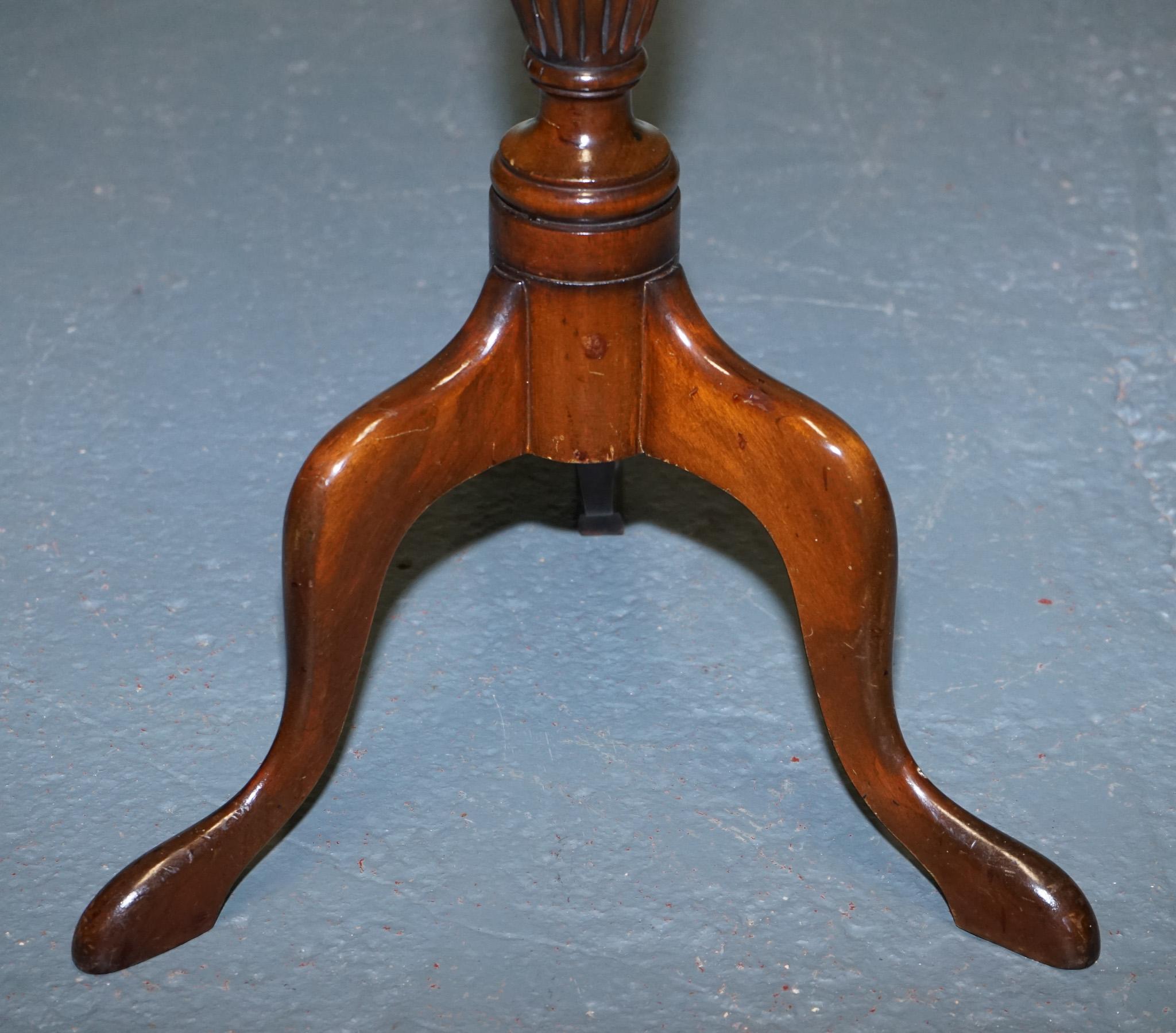 ANTIQUE HARDWOOD TRiPOD PEDESTAL PLANT TABLE STAND HAND TURNED COLUMN In Good Condition For Sale In Pulborough, GB