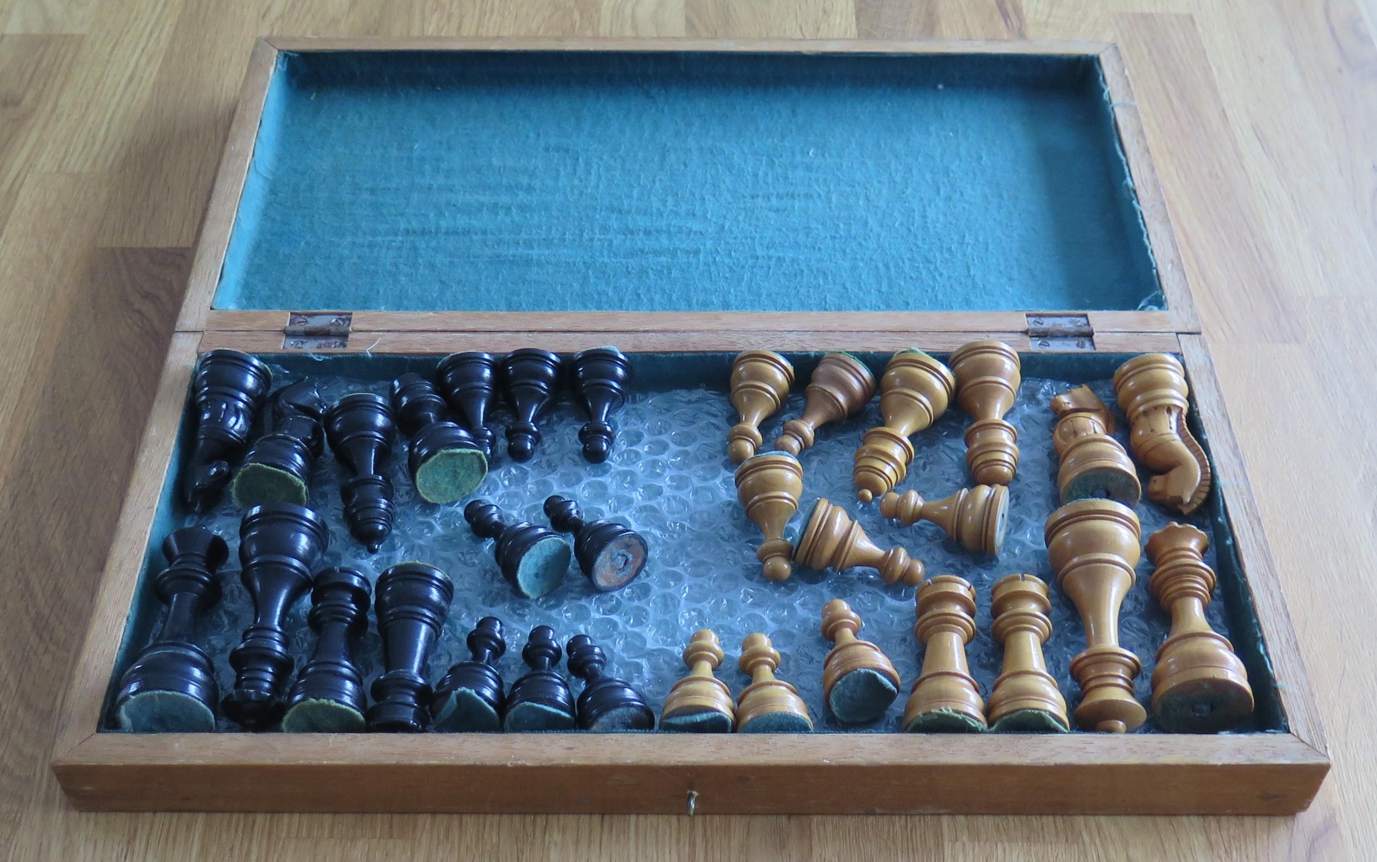 Edwardian Antique Hardwood Weighted Chess Set in Chess Board Box Kings, Ca 1900