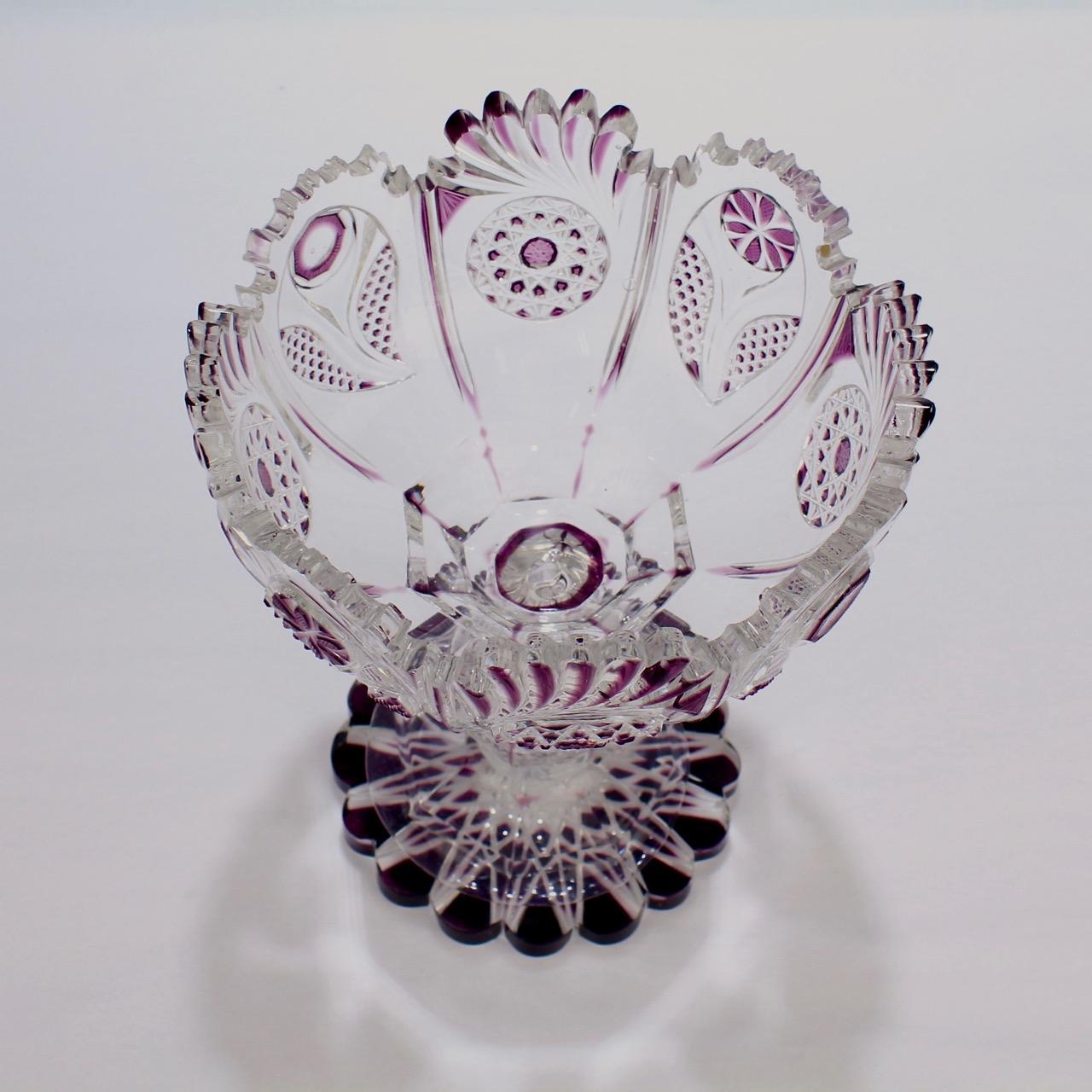 Antike Harrach böhmische lila geschliffen zu klar Glas Kompott oder Fuß Schüssel (Geschliffenes Glas) im Angebot