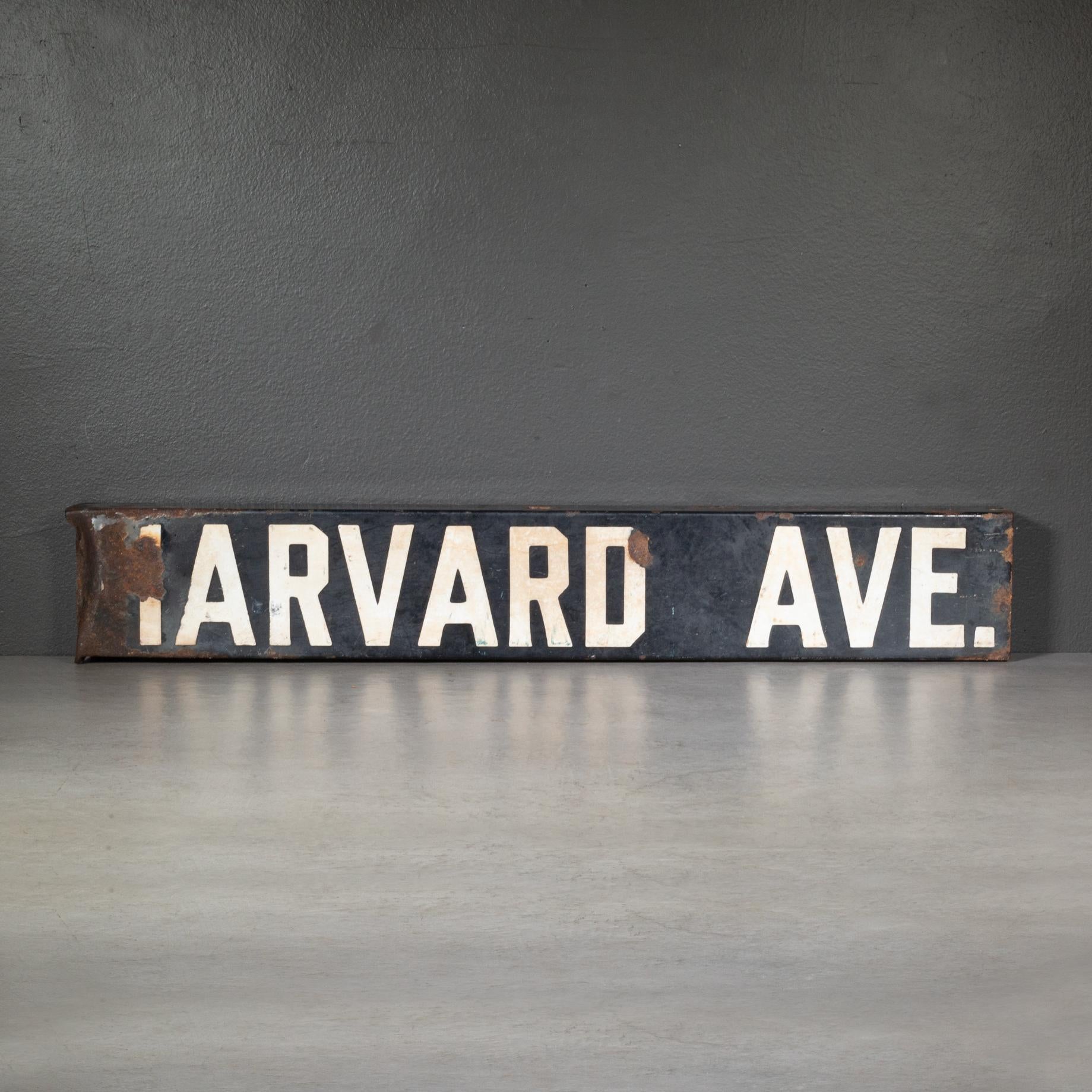 20ième siècle Ancienne enseigne en porcelaine de Harvard Ave., vers 1900-1910 en vente