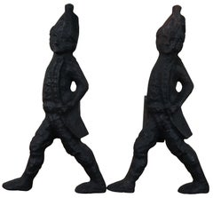 Antico caminetto Harvin 1019 in ghisa con soldato dell'Assia e cani da tiro in ferro e poker