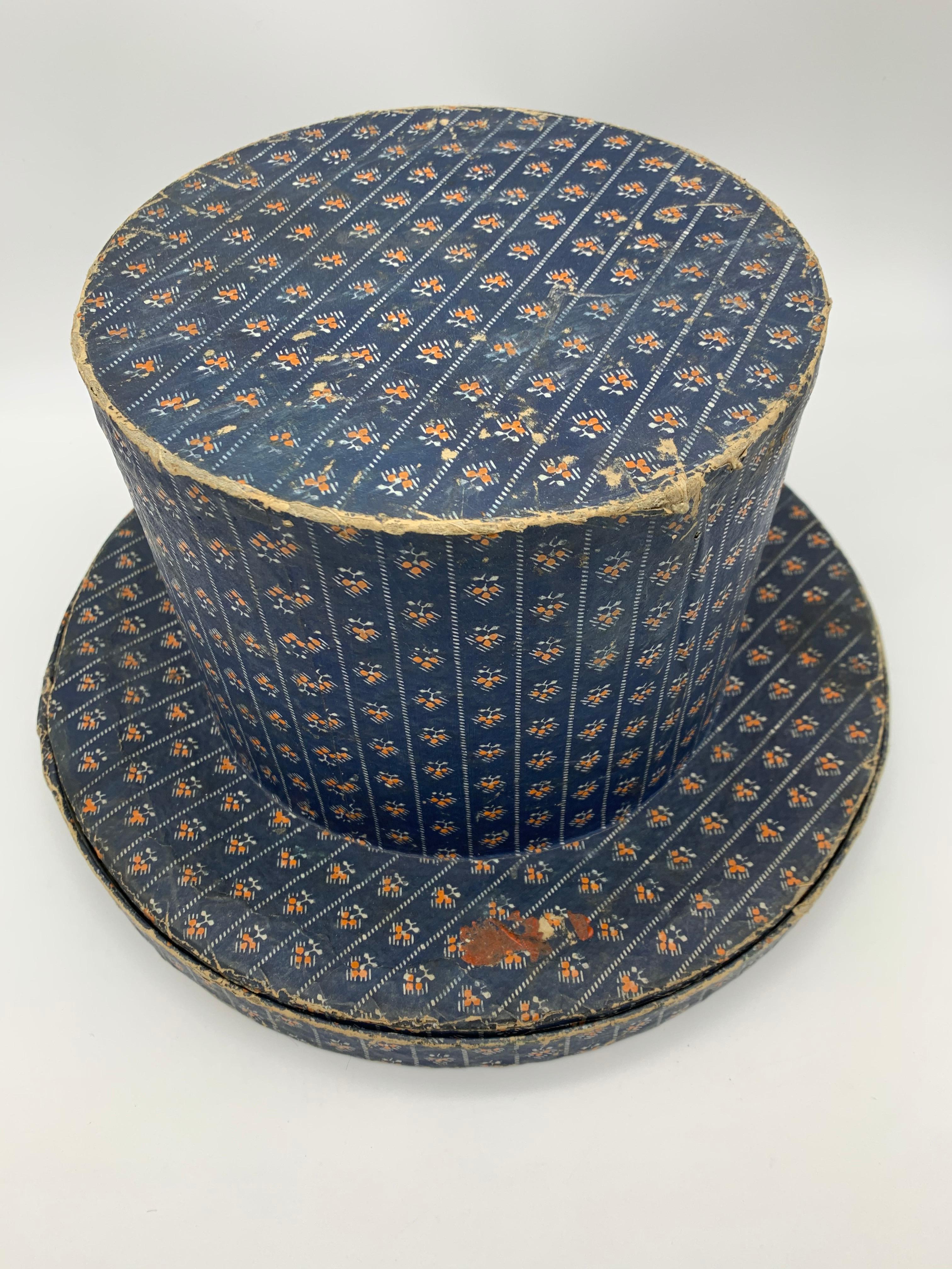 Fait main Antique boîte à chapeau chapeau haut de gamme Biedermeier, Autriche en vente