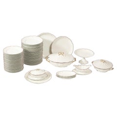 Service de table antique en porcelaine de Limoges « Haviland », pour 24 couverts, motif « Fleur en bouquet »