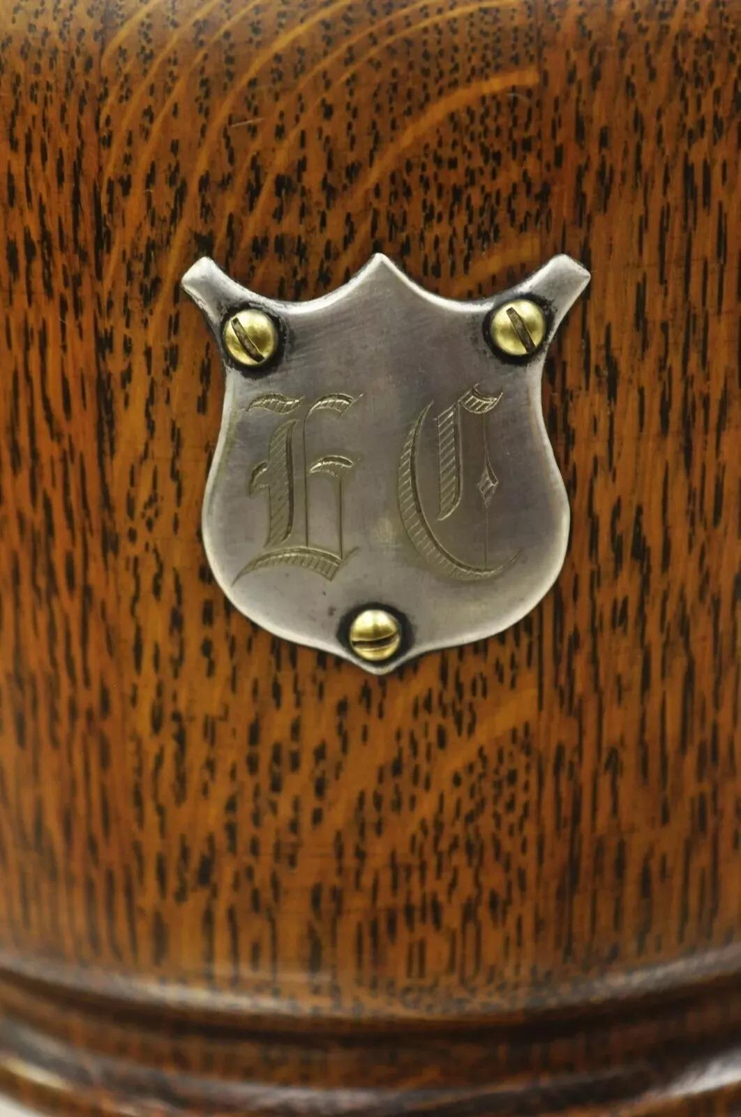 Altro Antico H. A. C. & C. inglese con piatto d'argento e barilotto di biscotto in Oak con coperchio e coperchio in vendita