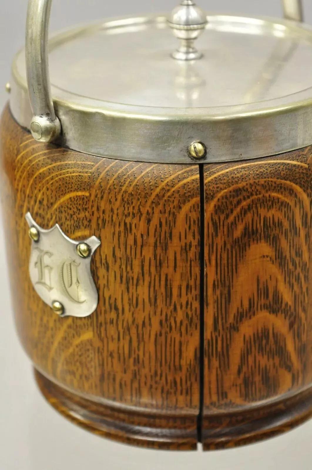 Antico H. A. C. & C. inglese con piatto d'argento e barilotto di biscotto in Oak con coperchio e coperchio In condizioni buone in vendita a Philadelphia, PA