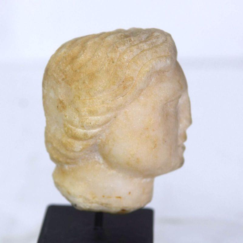 Antique Head in Alabaster In Good Condition For Sale In Marseille, FR