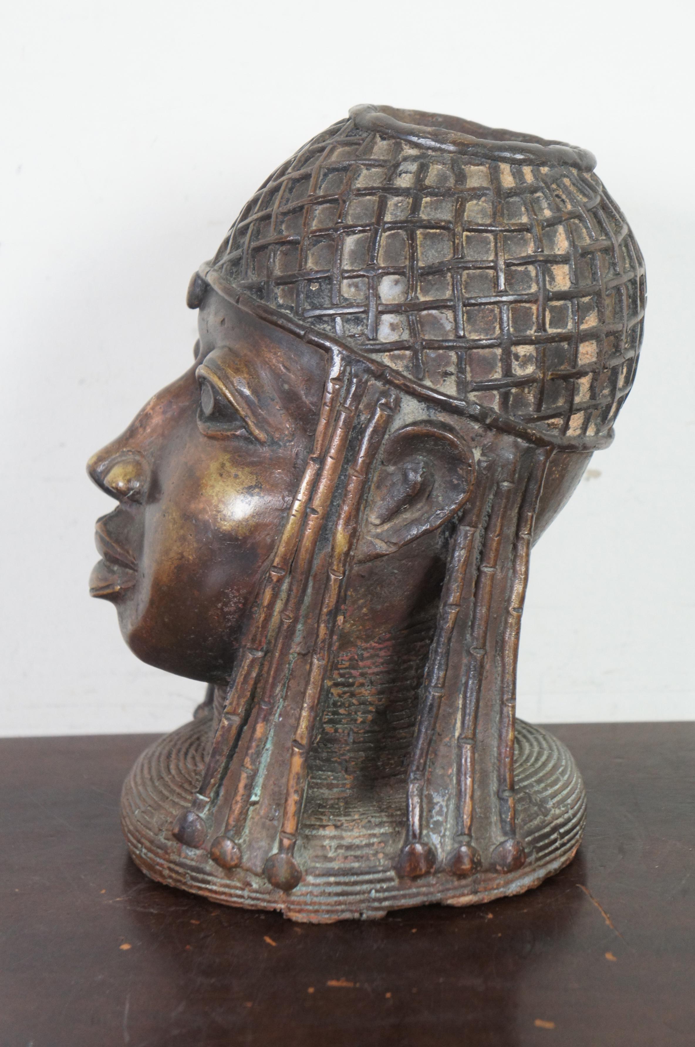 XIXe siècle Antiquité Tête d'Oba Roi Bronze Benin Sculpture Africaine Tribale Buste d'Autel