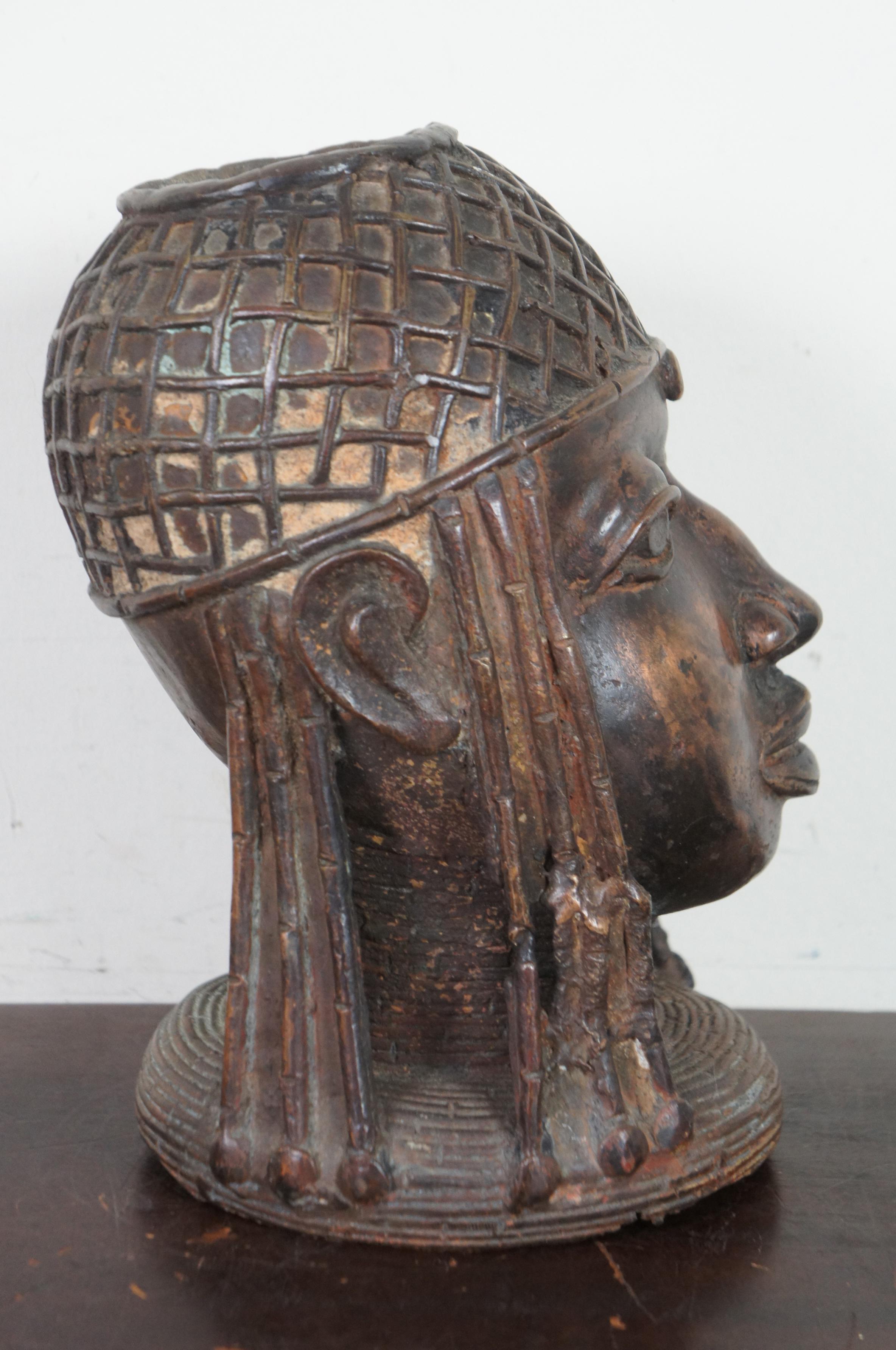 Antique Head of an Oba King Bronze Benin Sculpture African Tribal Altar Bust In Good Condition In Dayton, OH