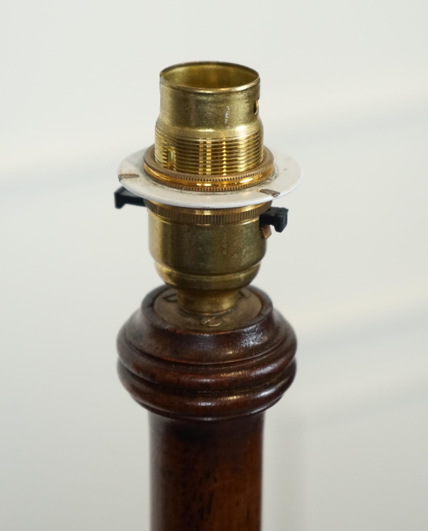 20ième siècle ANTIQUE BASE HEXAGONALE DE HEAL'S HEXAGONAL STANDING LAMP CIRCA 1930 en vente