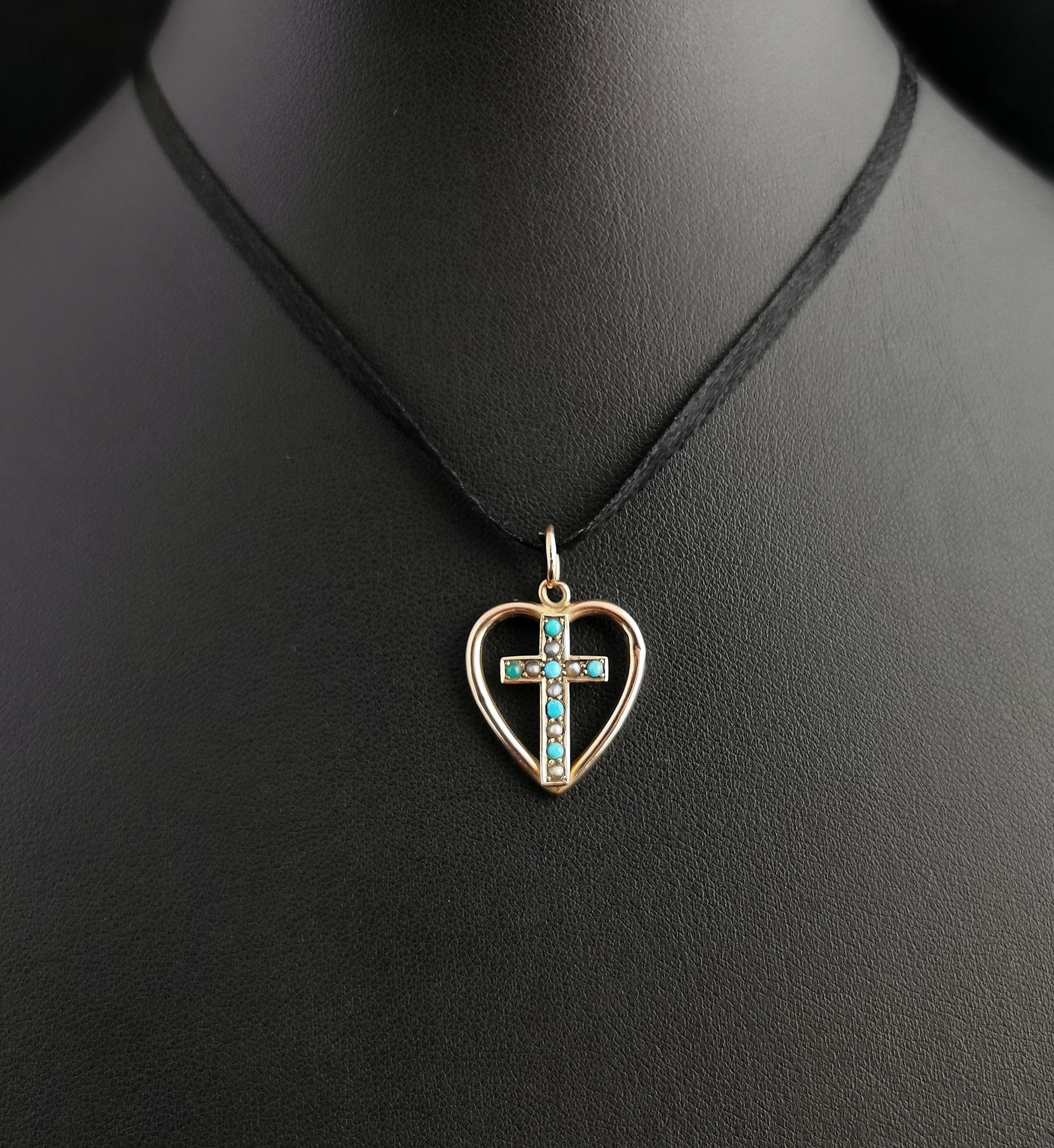 Pendentif ancien en forme de cœur et de croix, en or rose 9 carats, turquoise et perles naturelles 1
