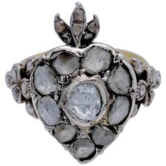 Bague en or 14 carats et argent avec diamants et token en forme de cœur en forme de flamme, datant du XVIIIe siècle