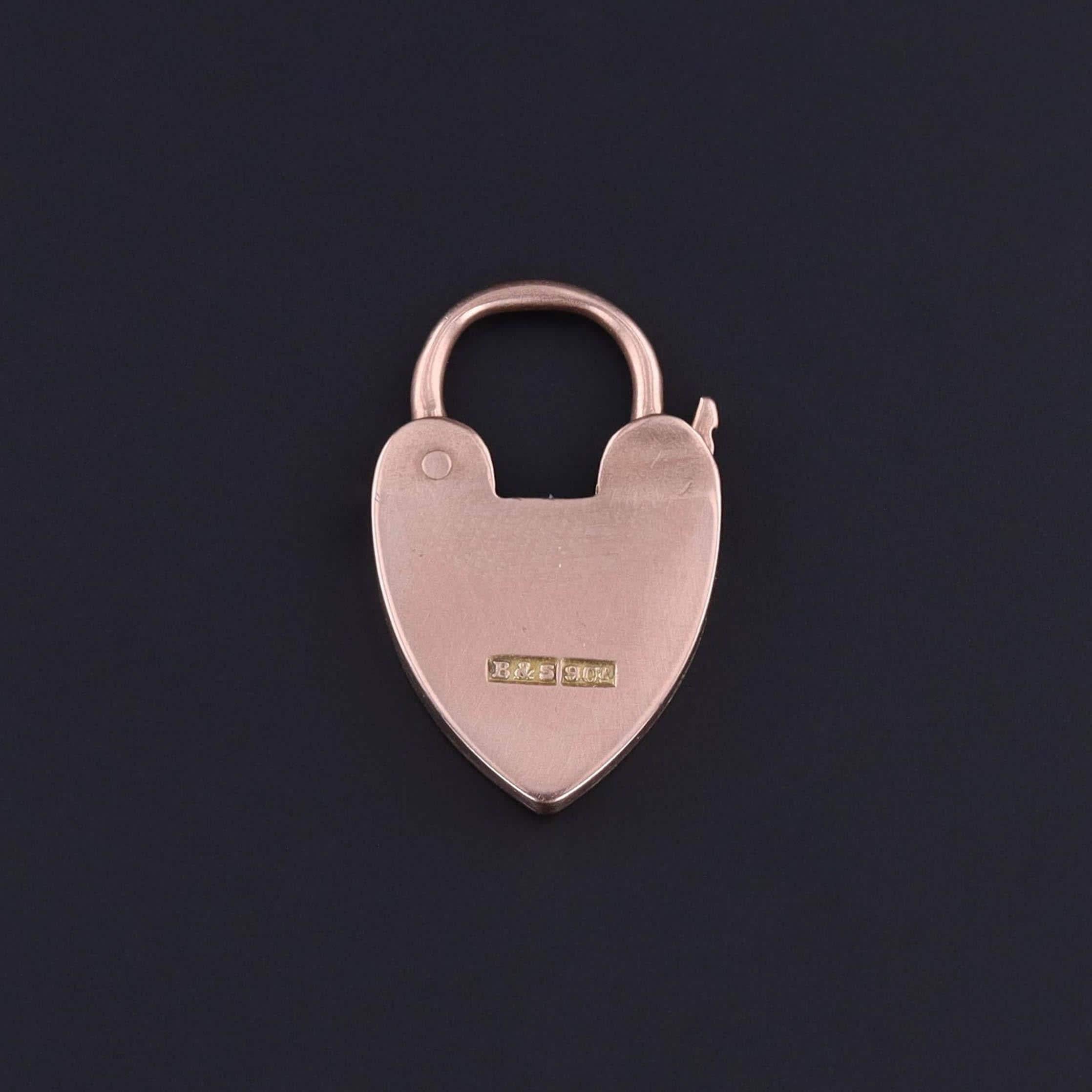 Ciondolo o chiusura antica a forma di cuore in oro 9 ct. In condizioni buone in vendita a Lewisburg, PA