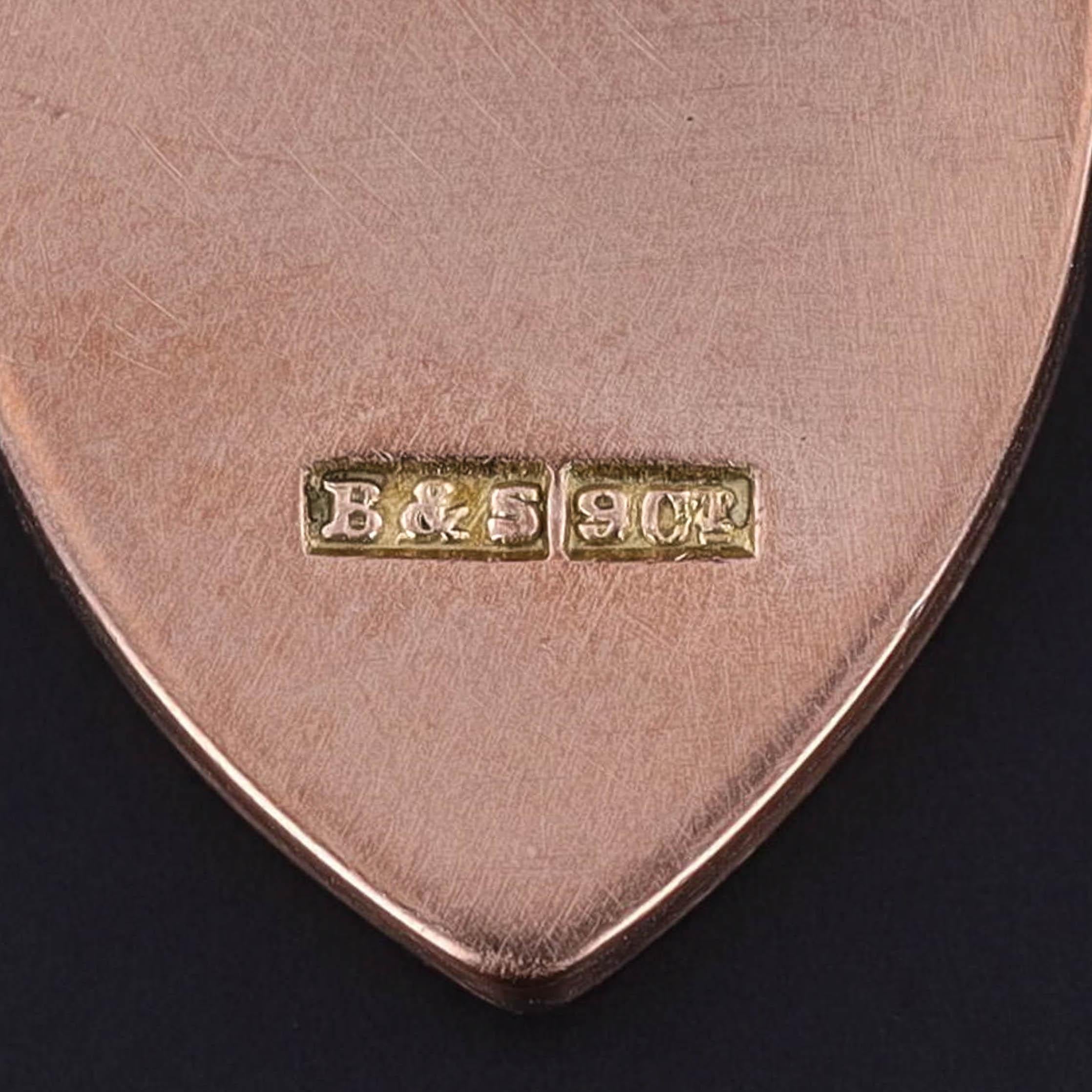 Donna Ciondolo o chiusura antica a forma di cuore in oro 9 ct. in vendita