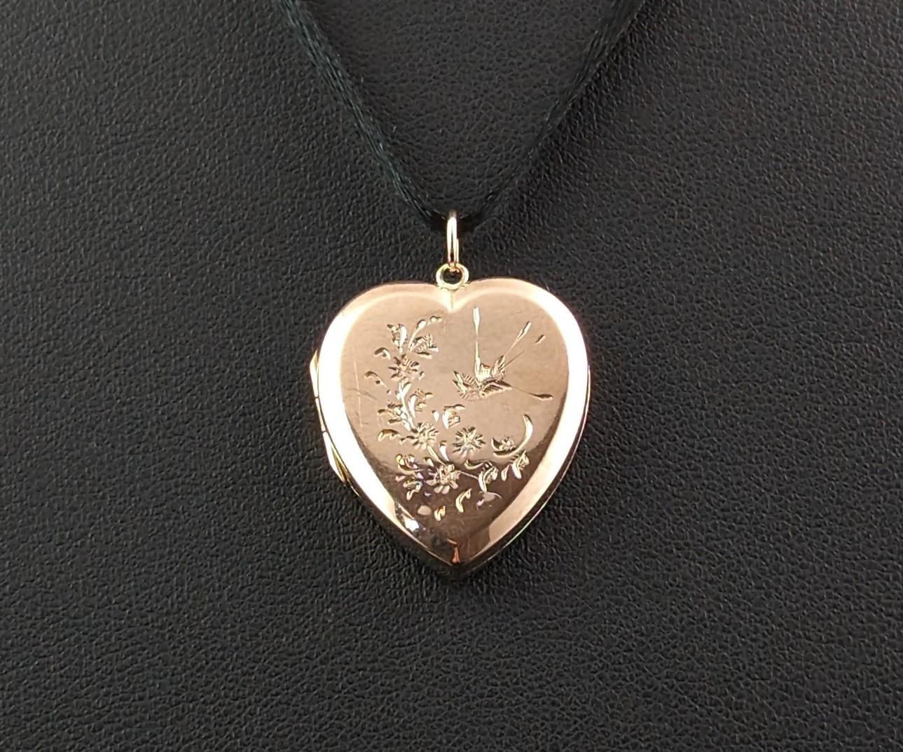 Antique Heart Locket, 9k Gold Front and Back, Edwardian In Good Condition In NEWARK, GB