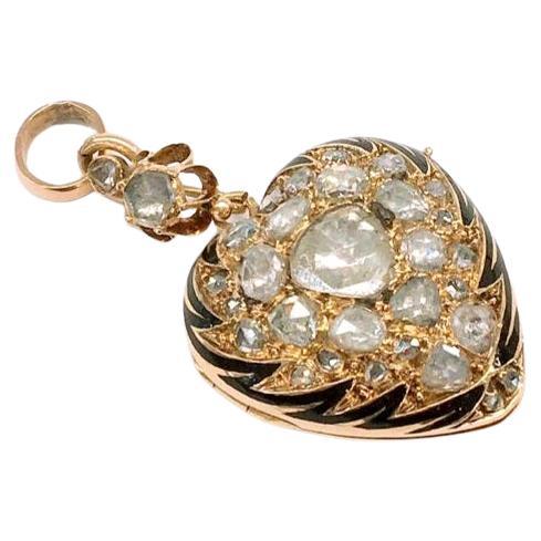 Antikes viktorianisches Herz-Medaillon aus Gold mit Diamanten im Rosenschliff aus den 1880er Jahren  im Zustand „Gut“ im Angebot in Cairo, EG