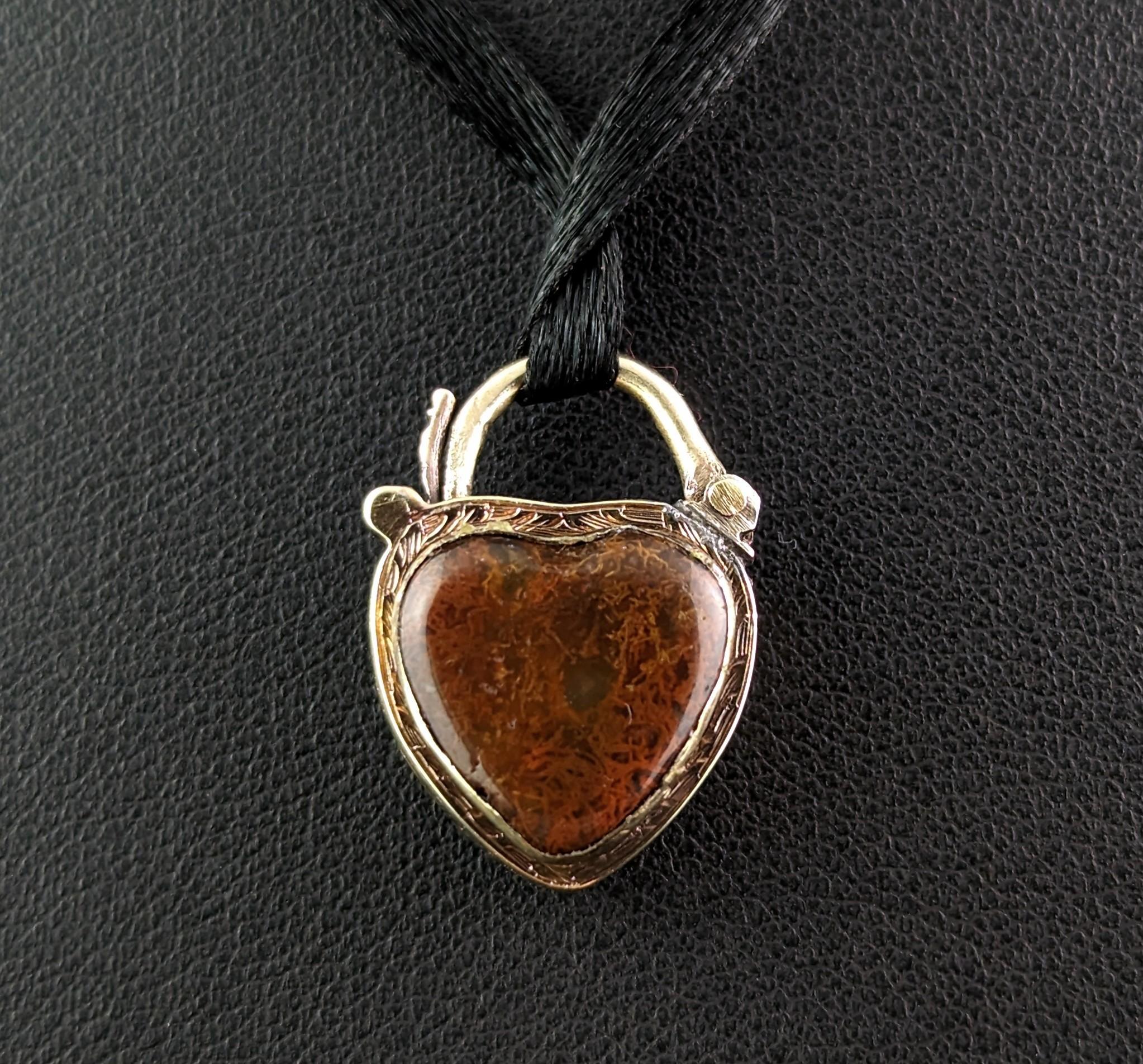 Antique Heart Padlock Locket Pendant, Agate, 9k Gold, Mourning In Fair Condition In NEWARK, GB