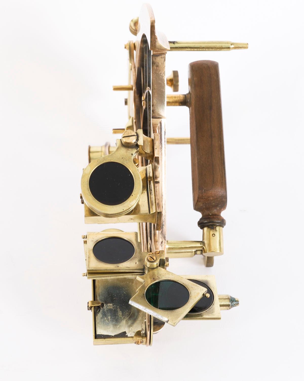 Sextant vernier ancien en laiton laqué Heath & Co 19ème siècle Bon état - En vente à London, GB