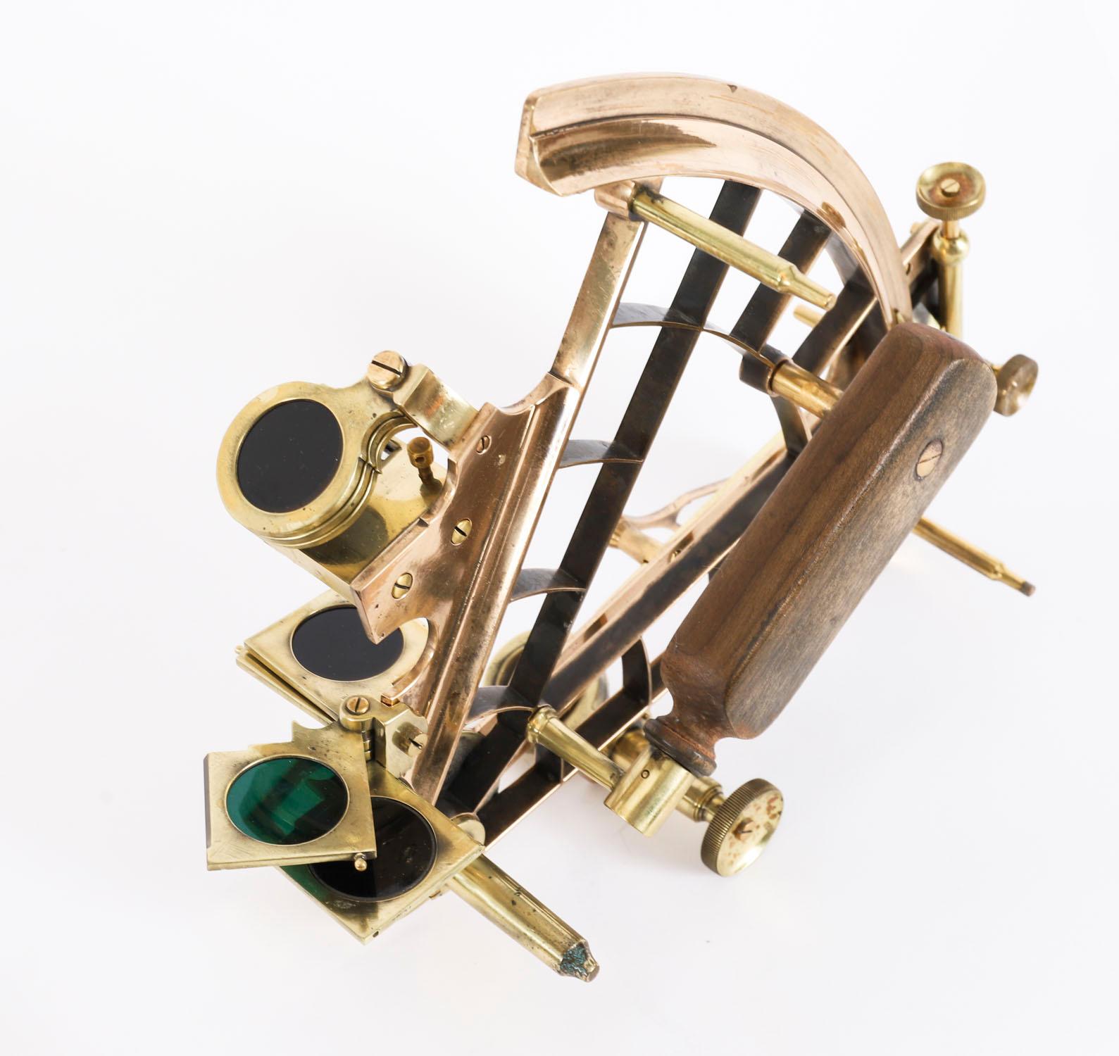 Laiton Sextant vernier ancien en laiton laqué Heath & Co 19ème siècle en vente