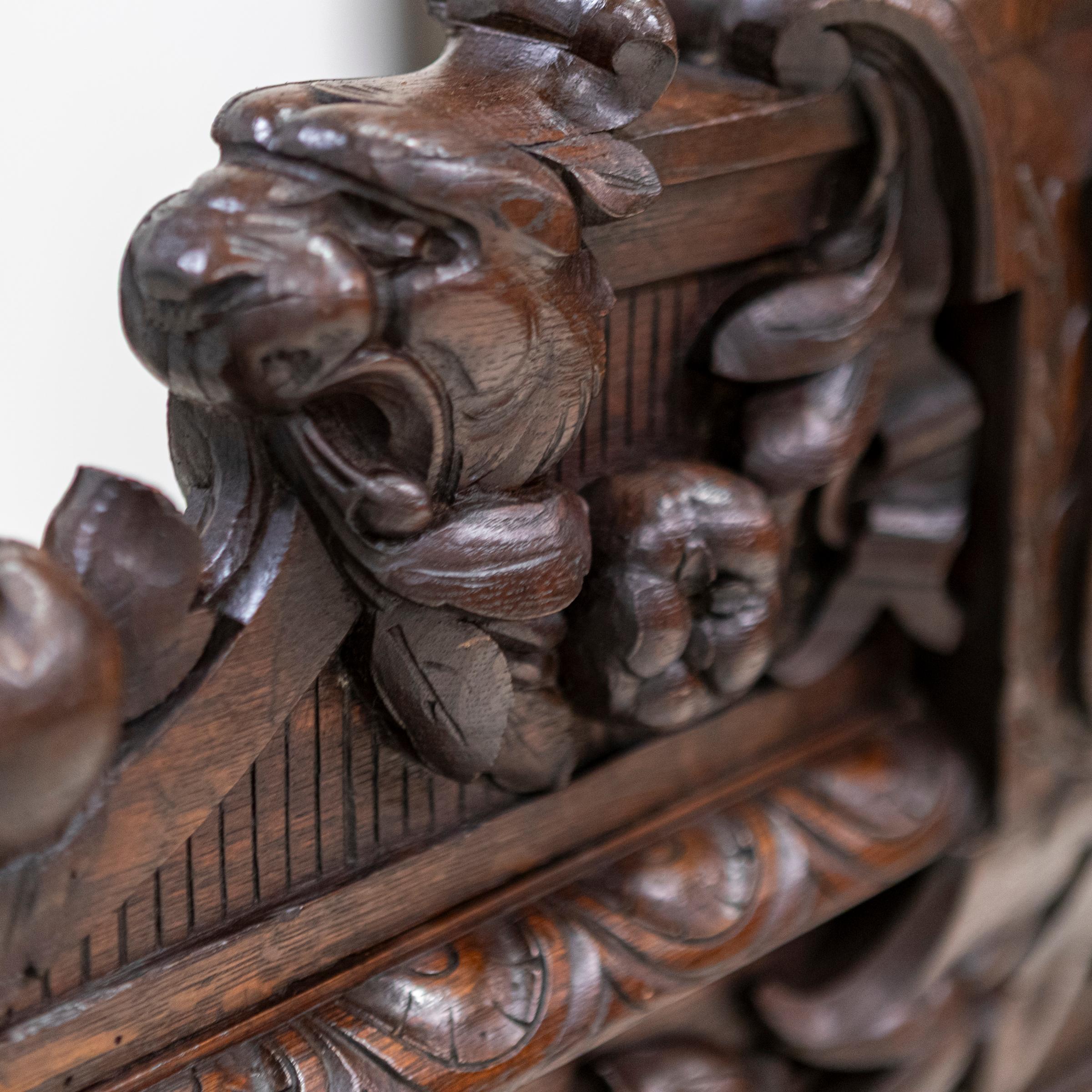 Ancien lit continental à quatre places lourdement sculpté  Double européen en vente 4