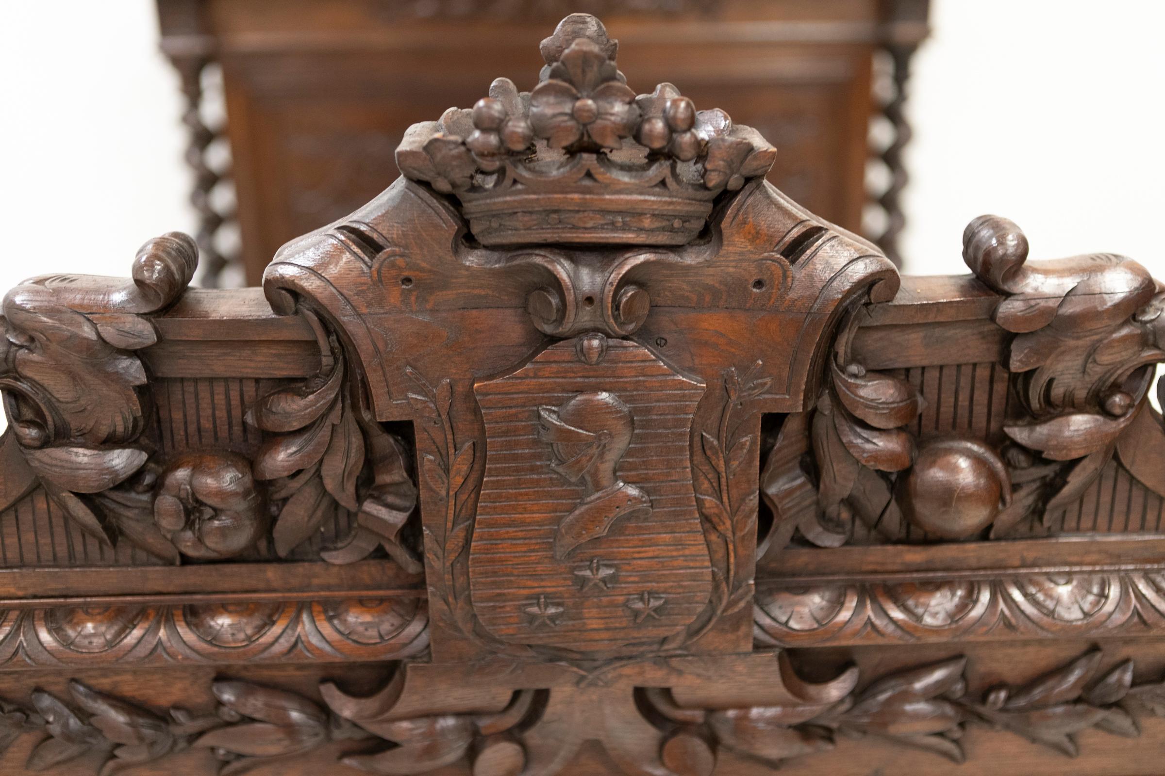 Ancien lit continental à quatre places lourdement sculpté  Double européen en vente 5